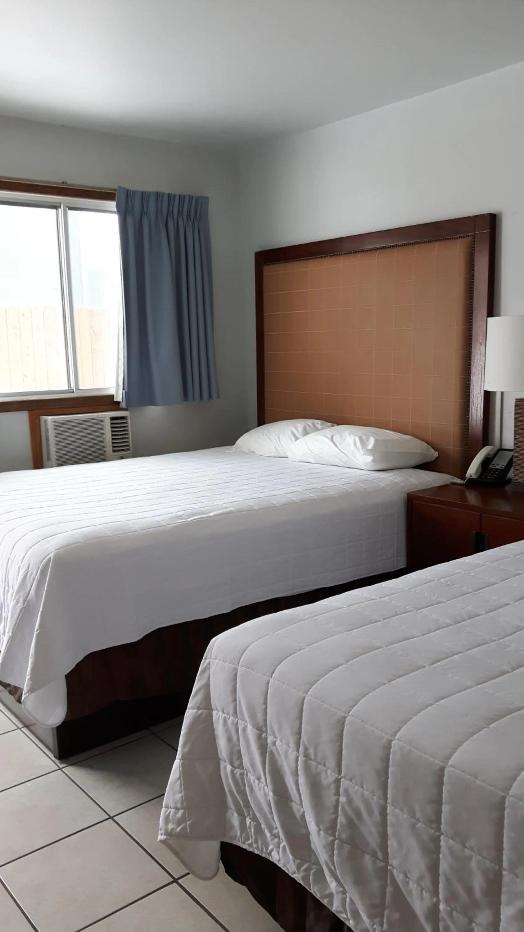 Bed in Edgewater Inn