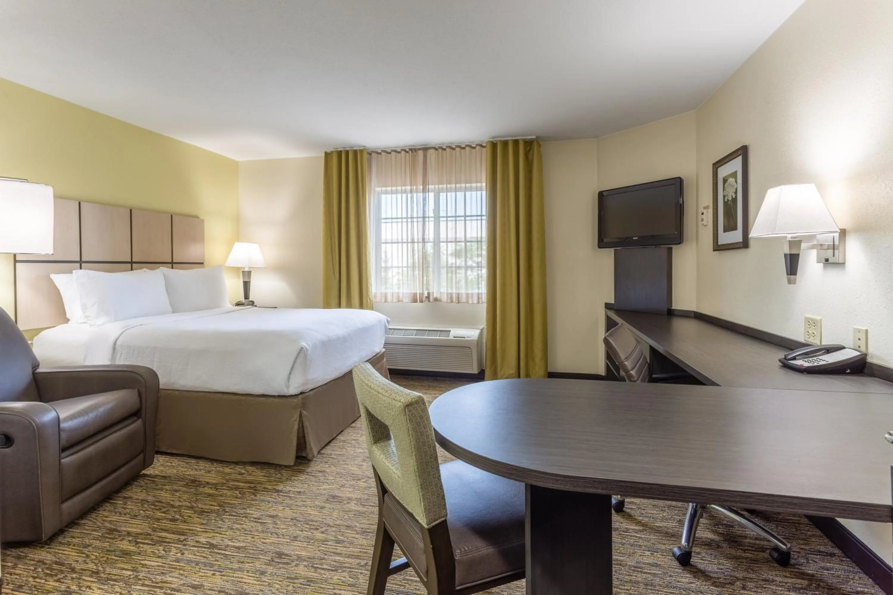 Photo of the whole room, Bed in Candlewood Suites Aurora-Naperville by IHG