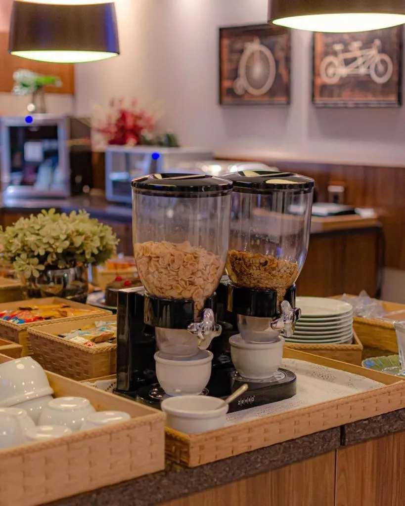 Buffet breakfast in Hotel Imperatriz Premium