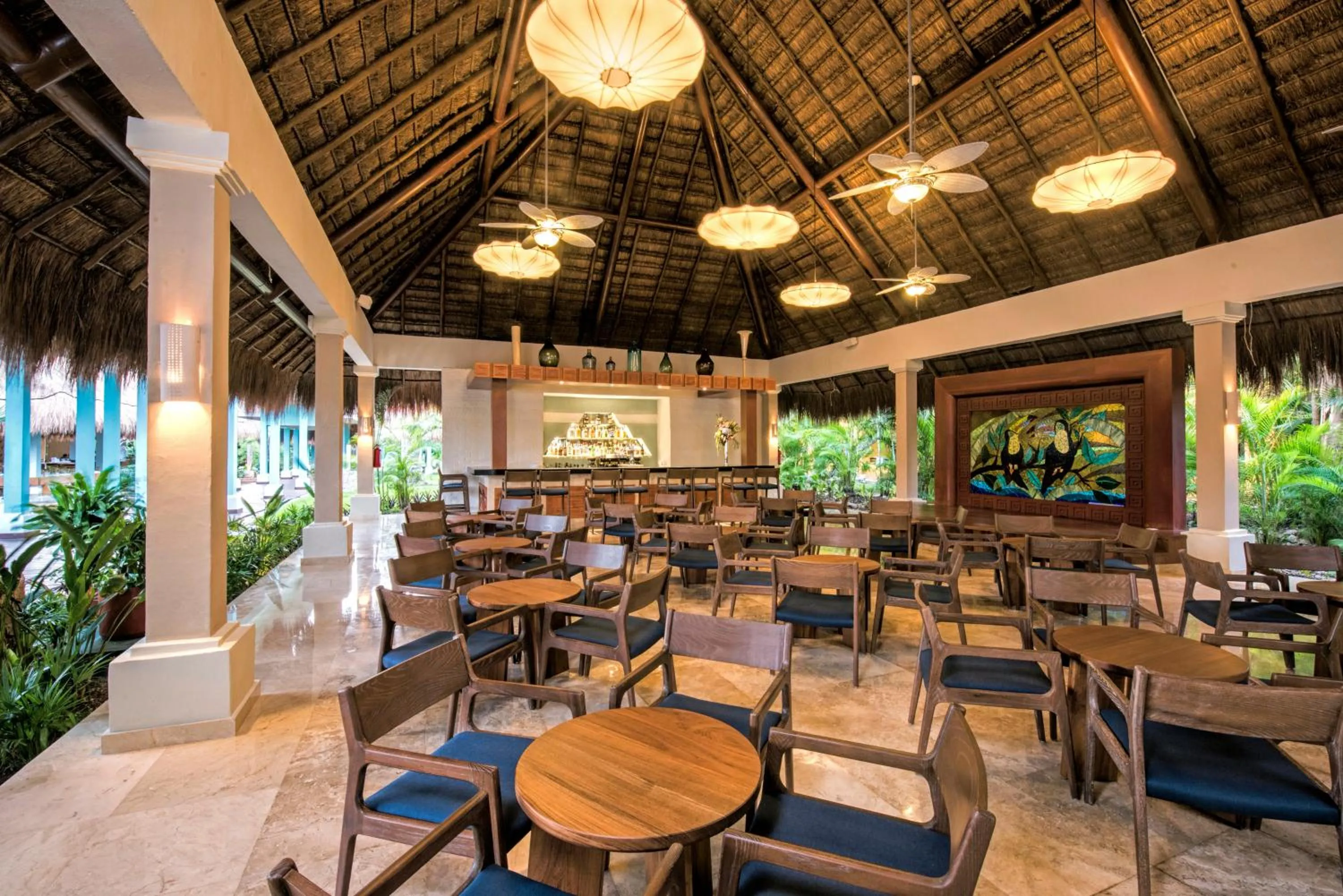 Lounge or bar in Iberostar Waves Tucan - All Inclusive