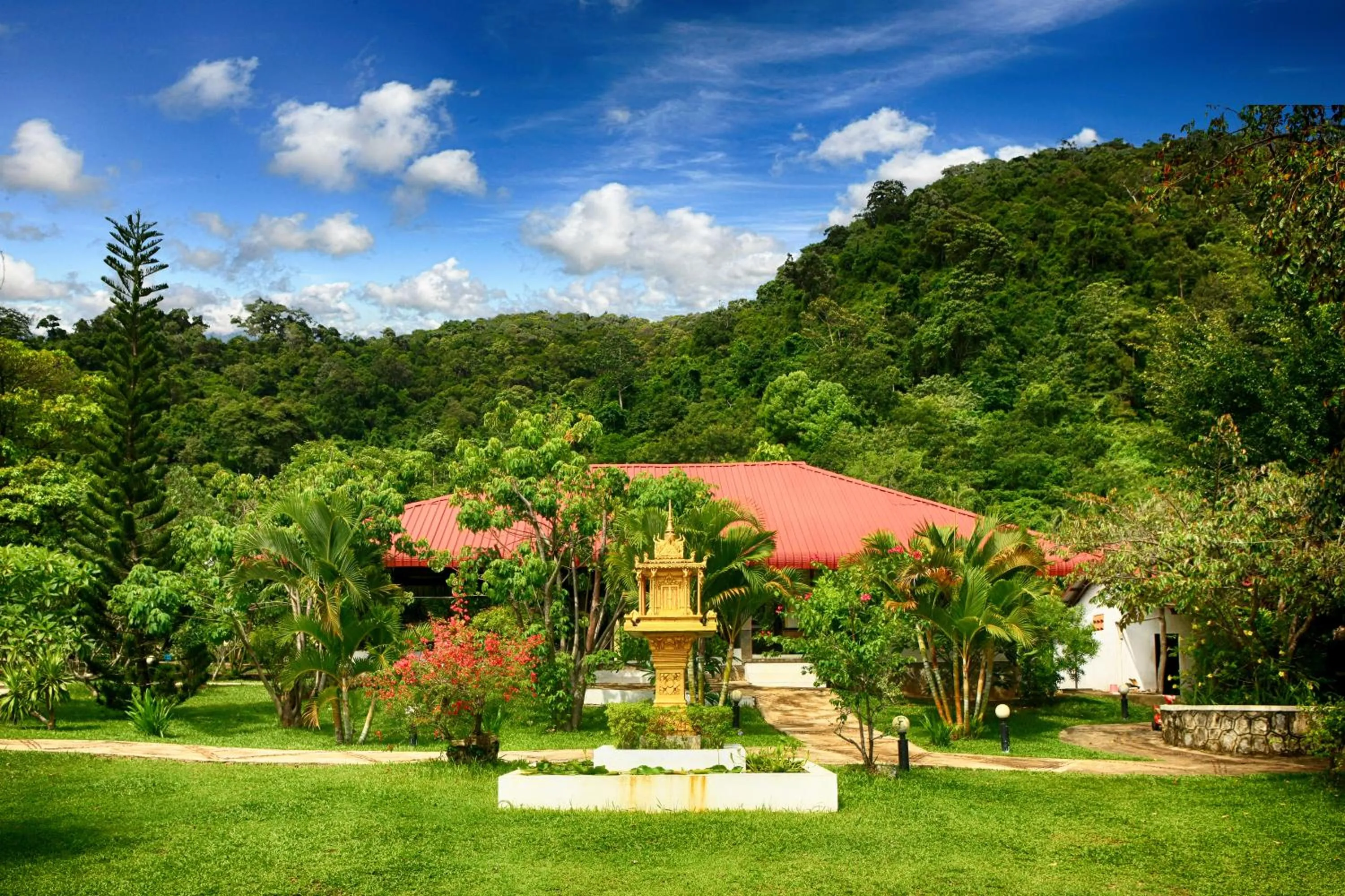 Restaurant/places to eat in Q Bungalows