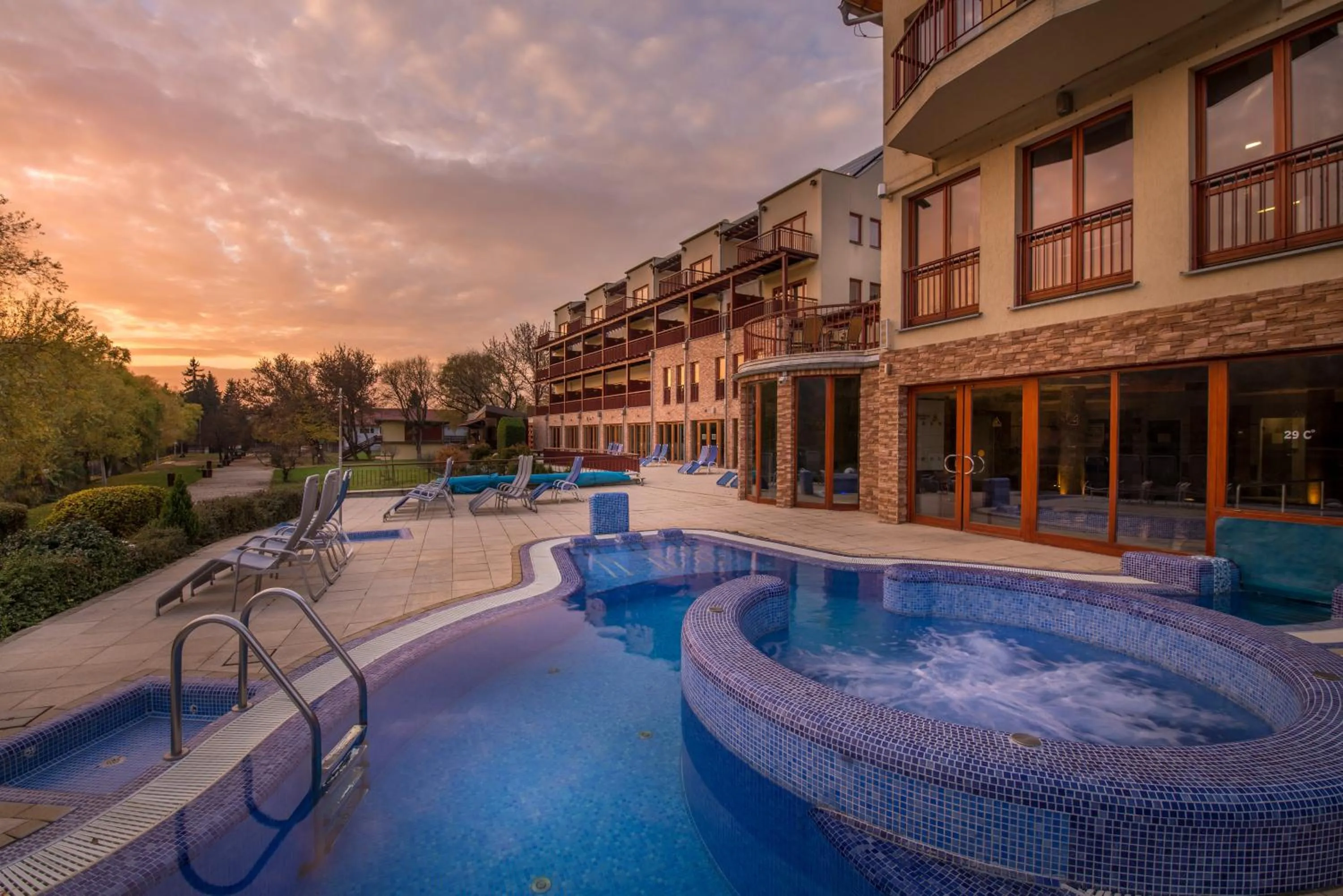 Swimming pool in Tó Wellness Hotel