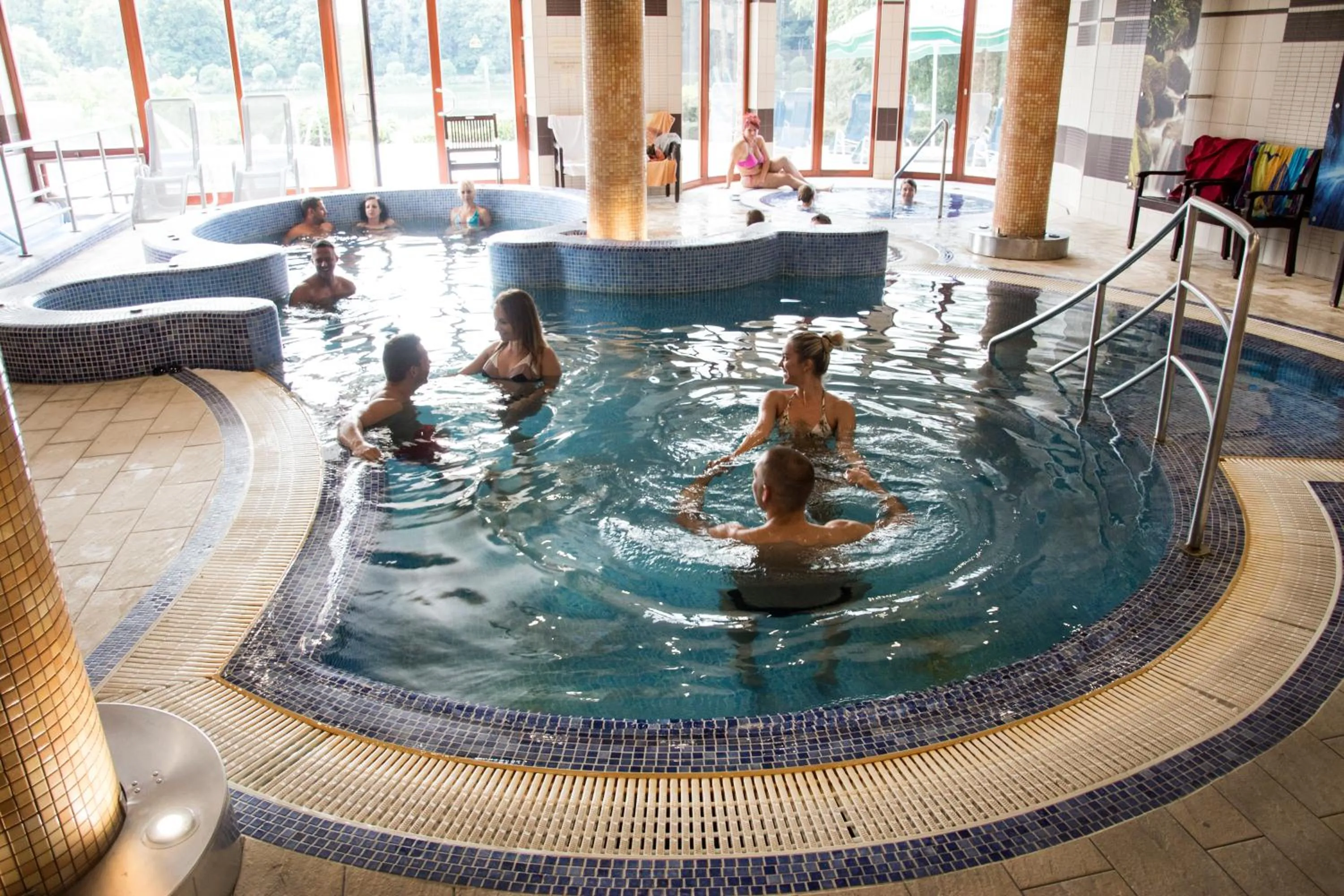 Swimming pool in Tó Wellness Hotel