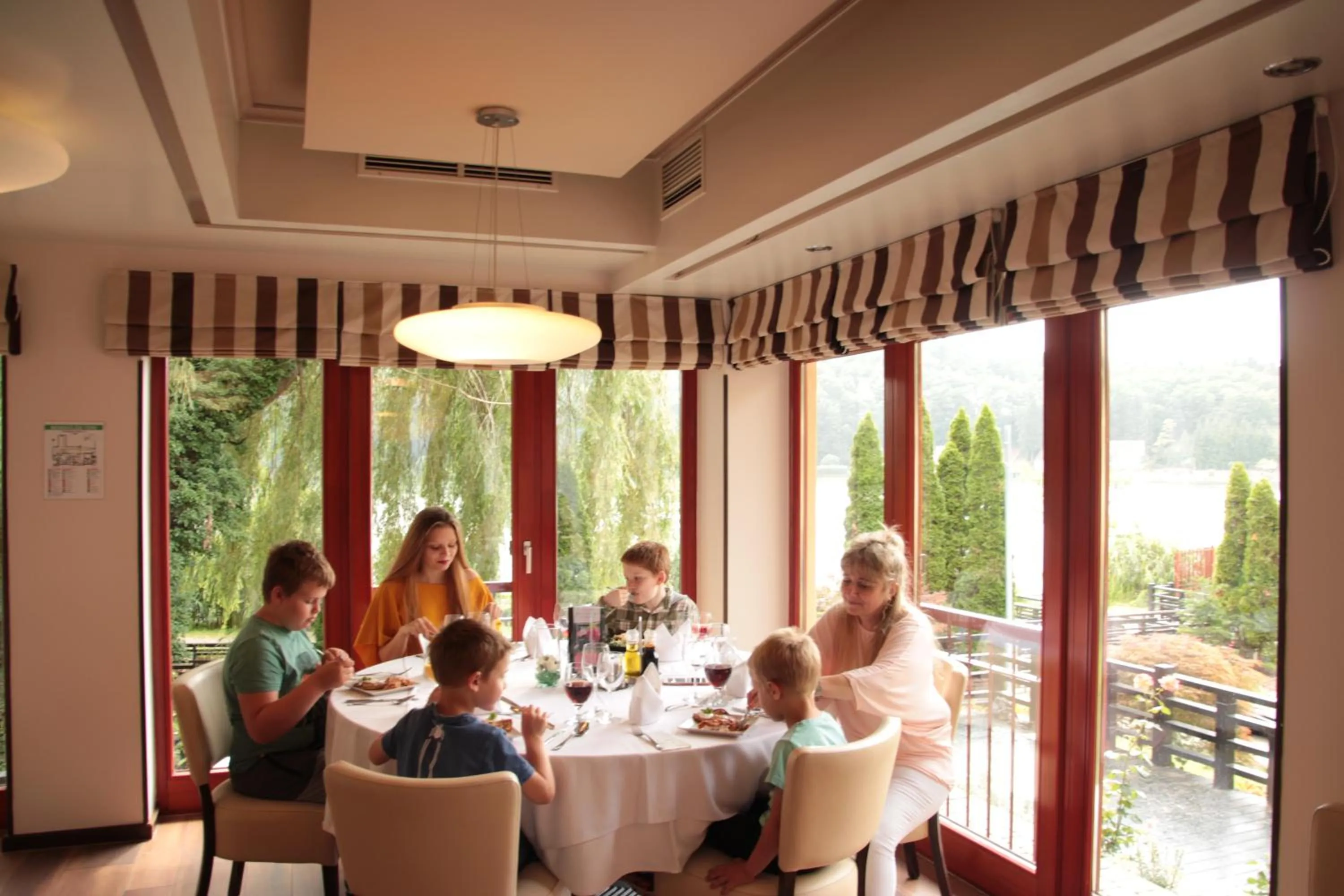 Restaurant/places to eat in Tó Wellness Hotel