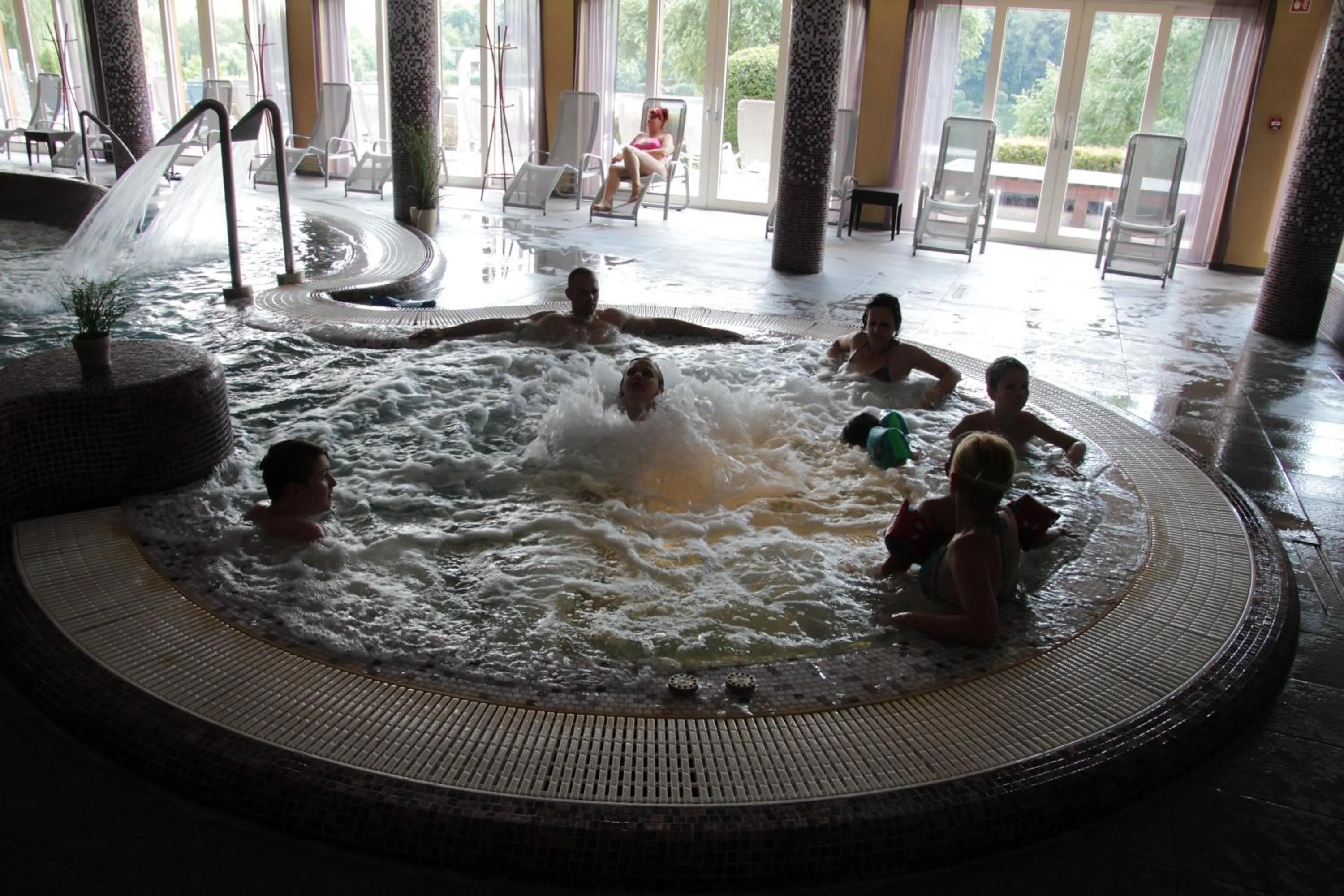 Swimming pool in Tó Wellness Hotel