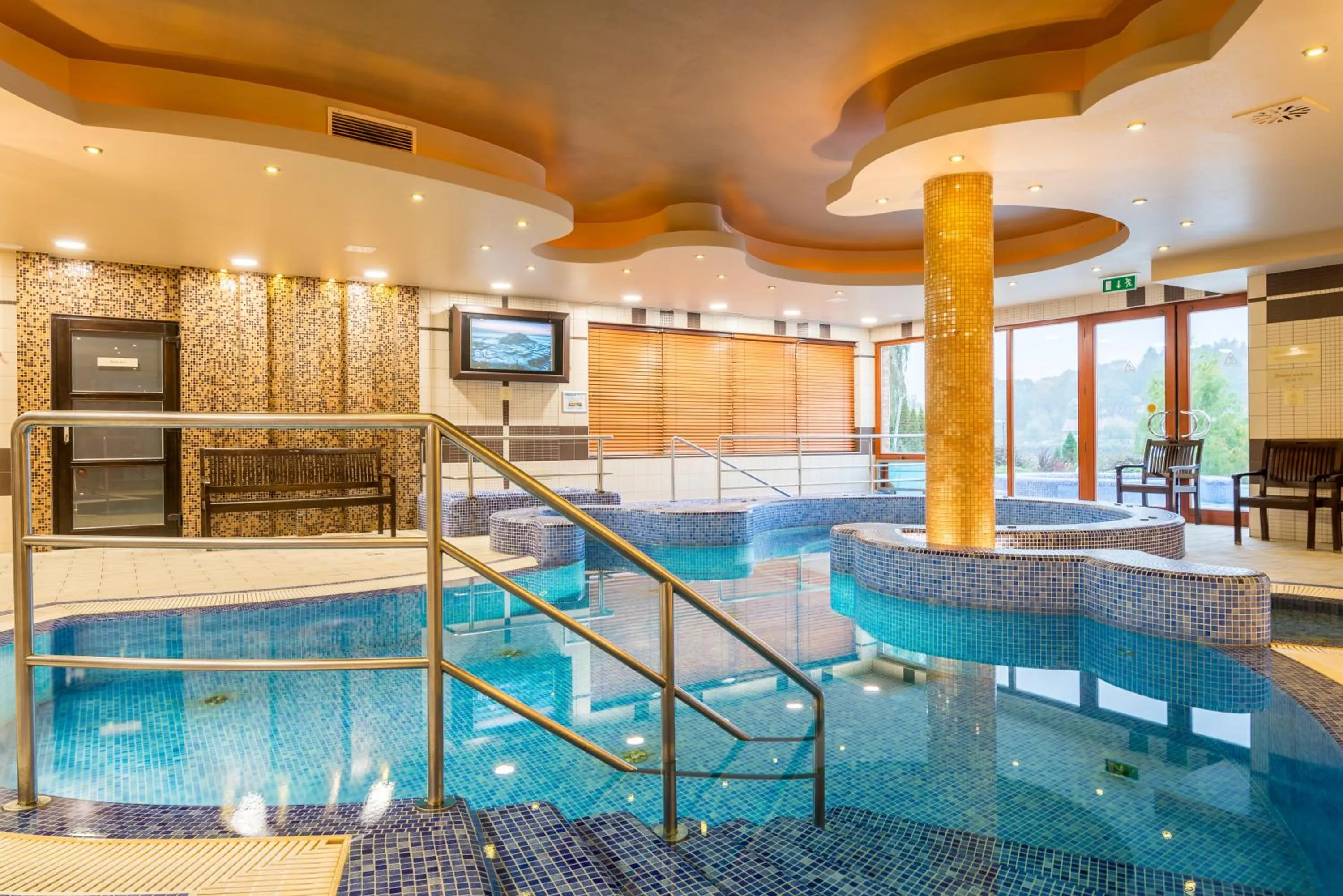 Swimming pool in Tó Wellness Hotel