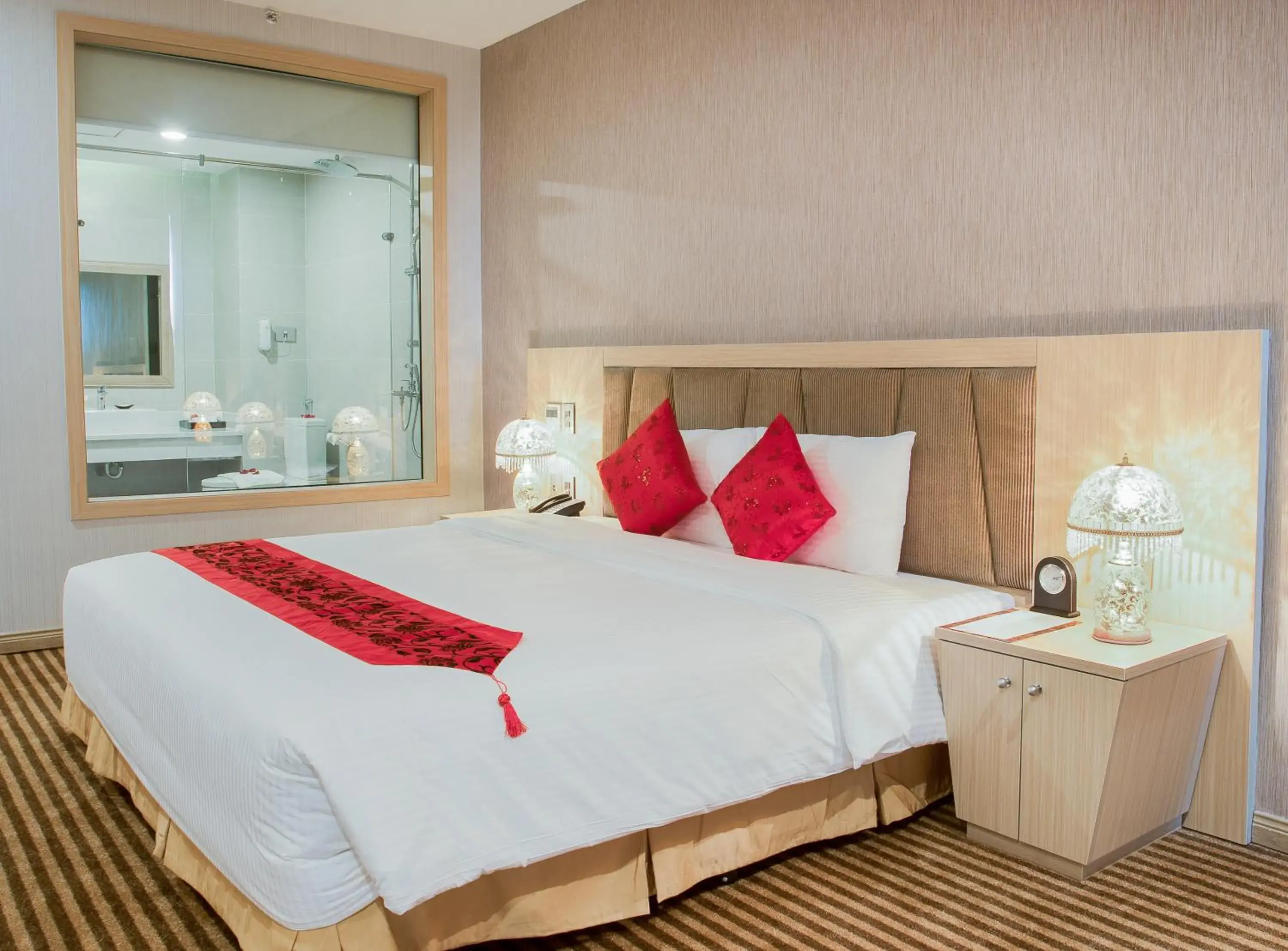 Deluxe Double Room with River View in Muong Thanh Luxury Vientiane Hotel Deluxe Double Room with River View in Muong Thanh Luxury Vientiane Hotel