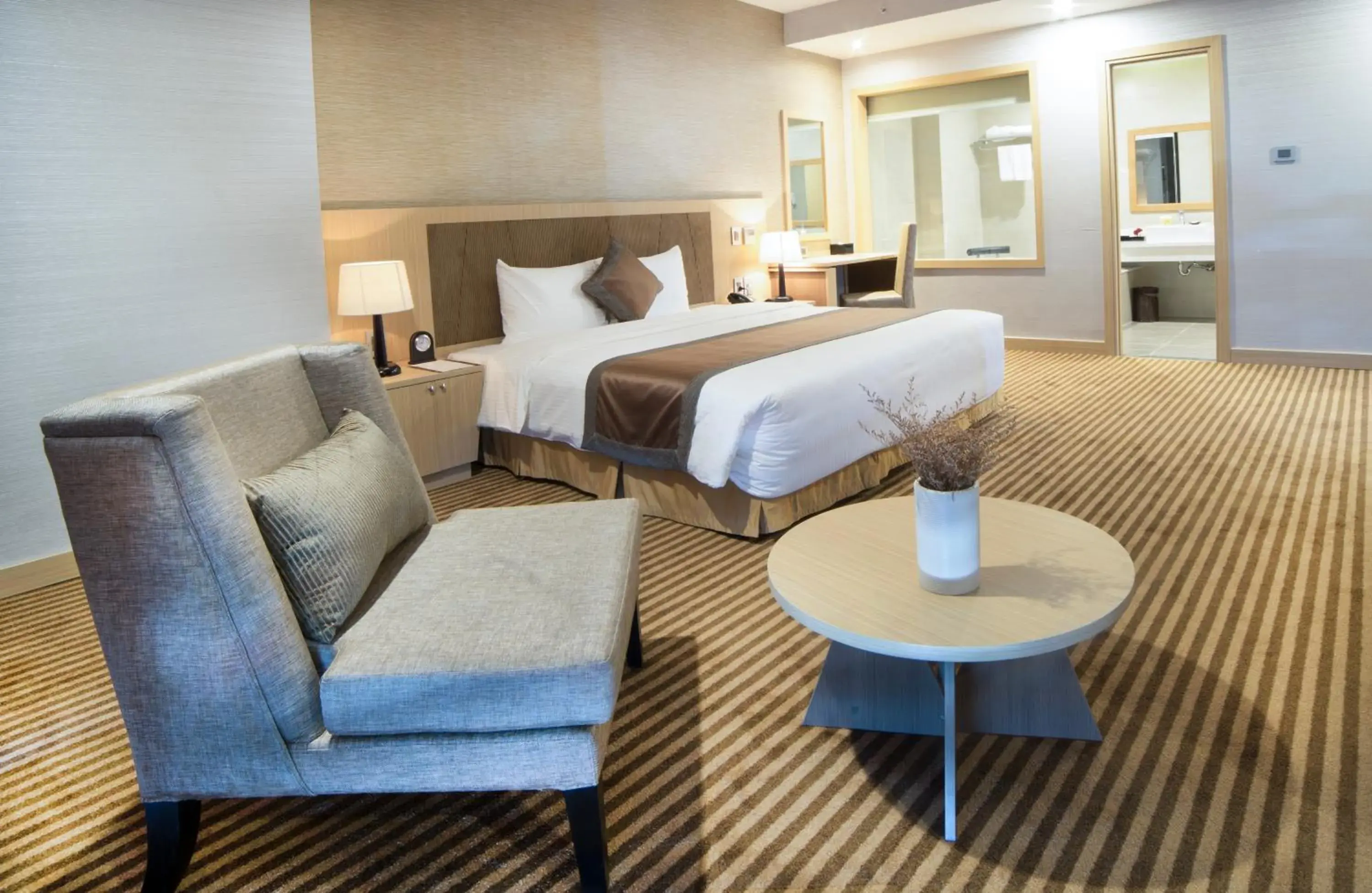 Executive Suite in Muong Thanh Luxury Vientiane Hotel Executive Suite in Muong Thanh Luxury Vientiane Hotel