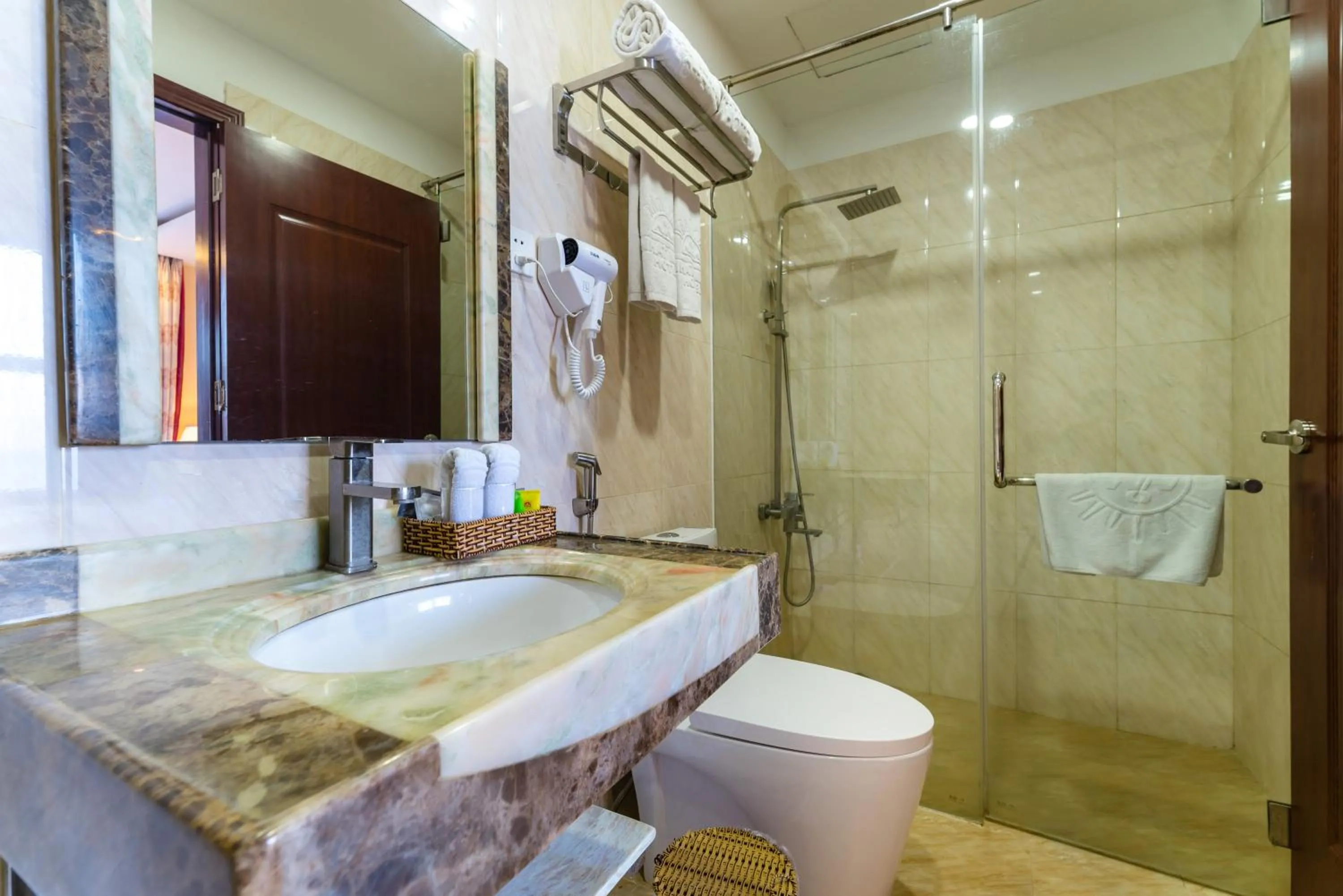 Bathroom in Nhat Minh Hotel and Apartment