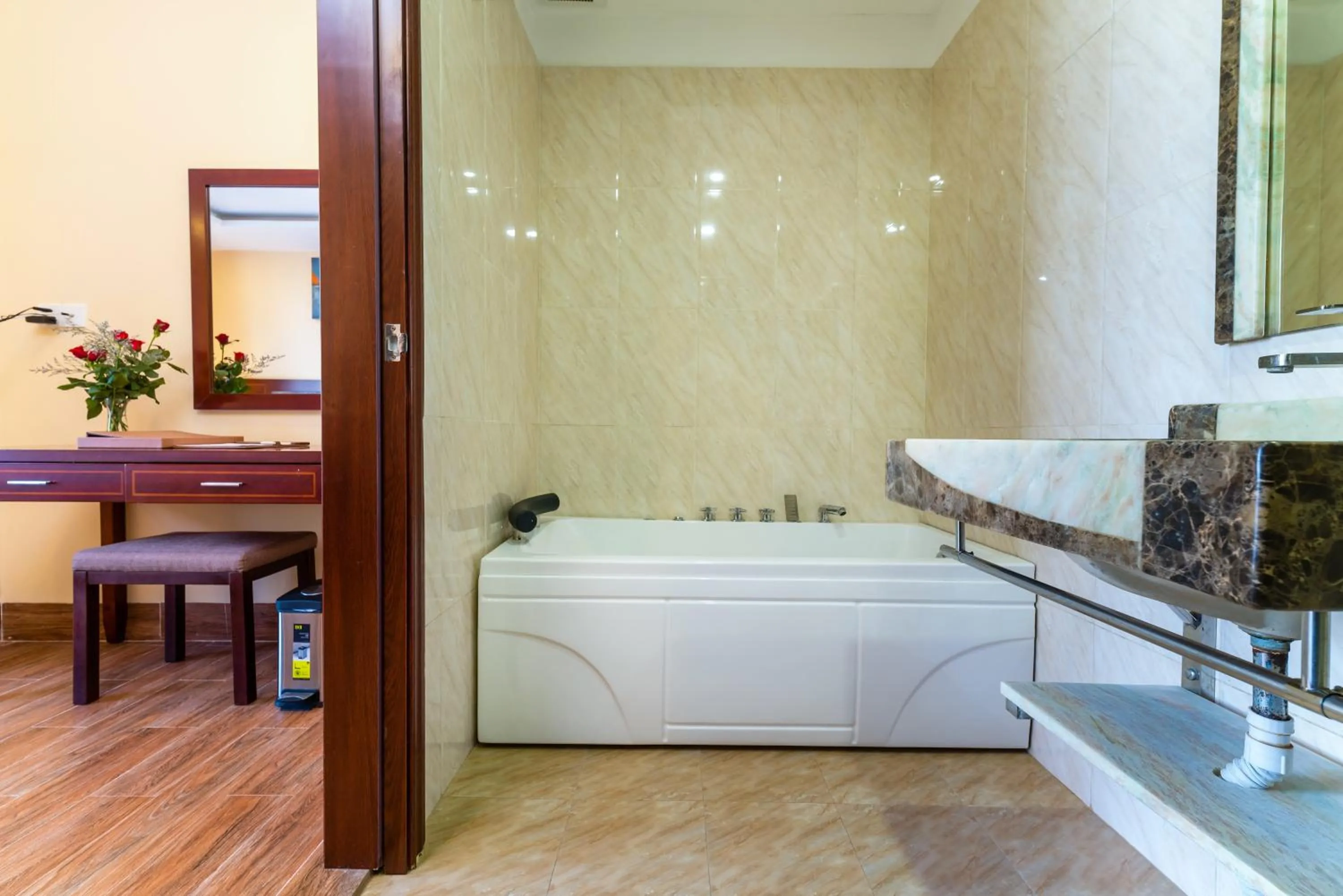 Bathroom in Nhat Minh Hotel and Apartment