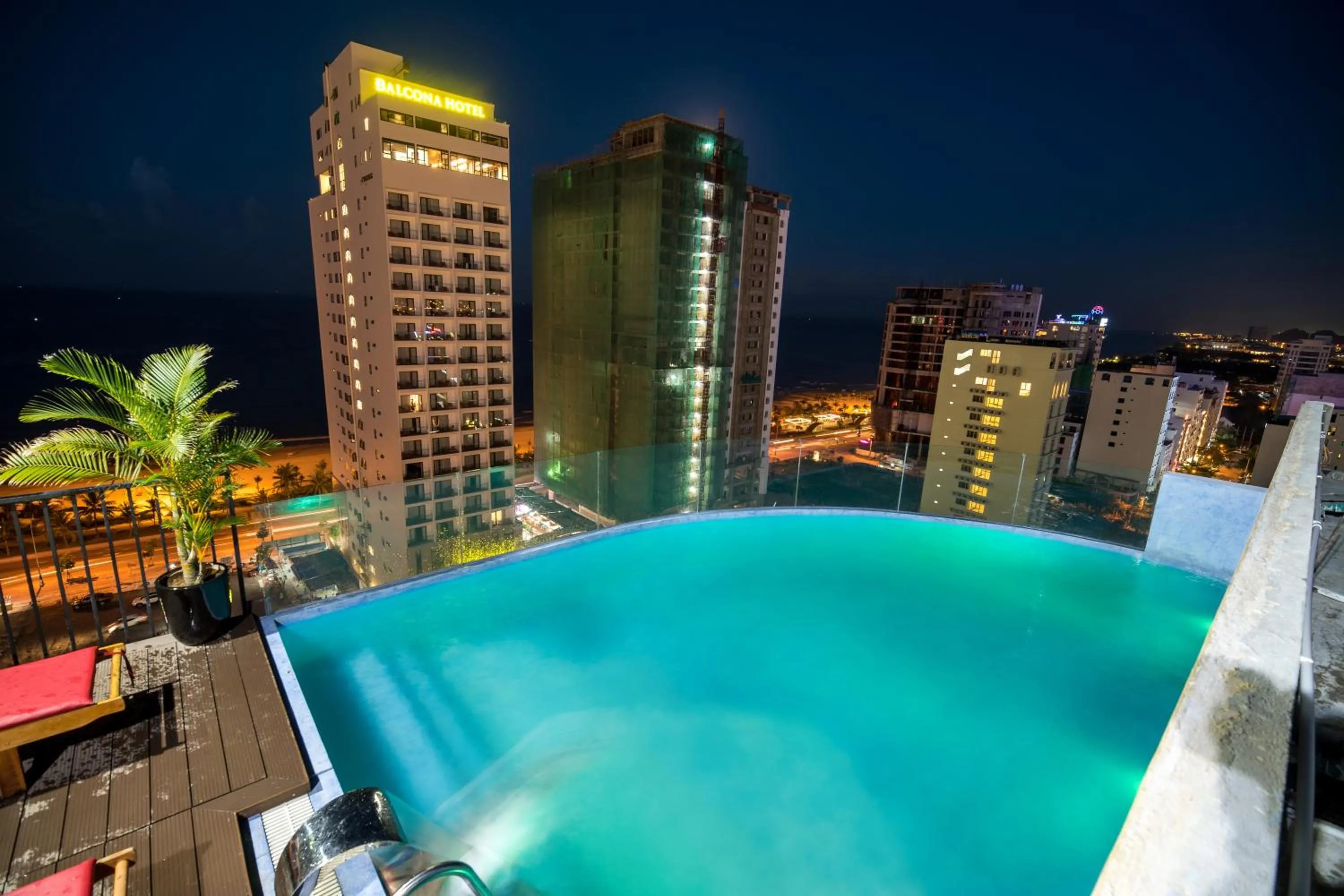 Swimming pool in Nhat Minh Hotel and Apartment