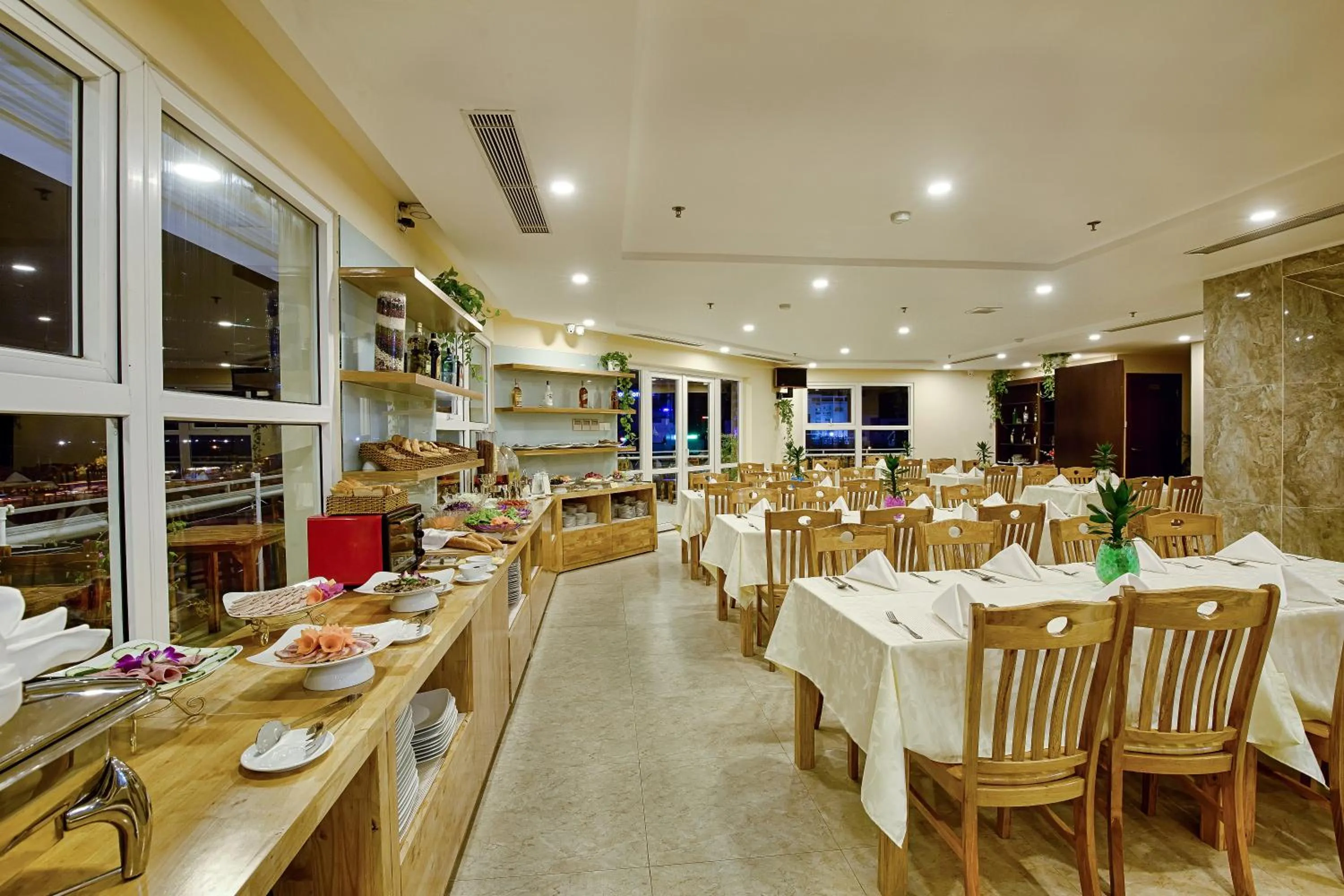 Dining area in Nhat Minh Hotel and Apartment