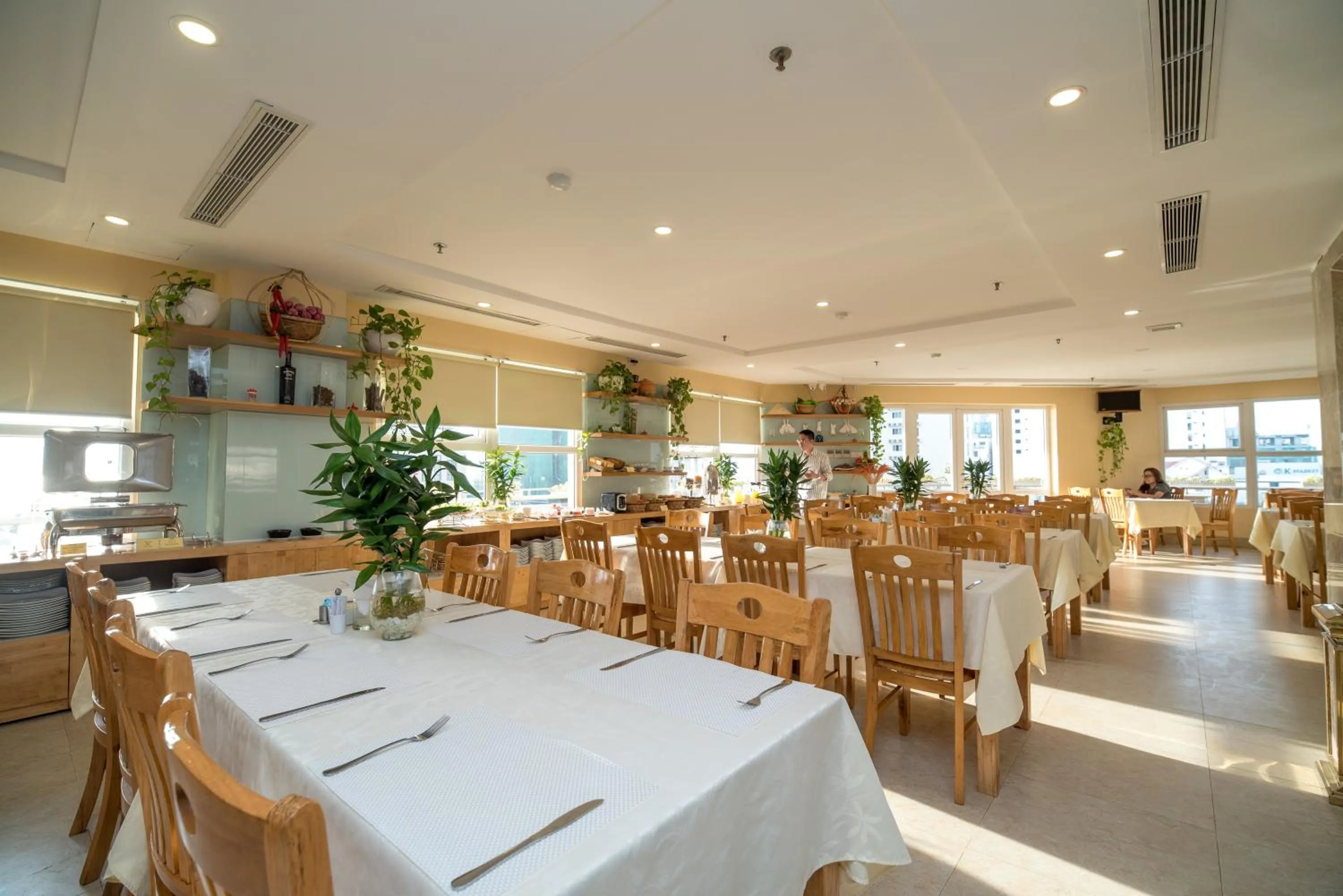 Restaurant/places to eat in Nhat Minh Hotel and Apartment