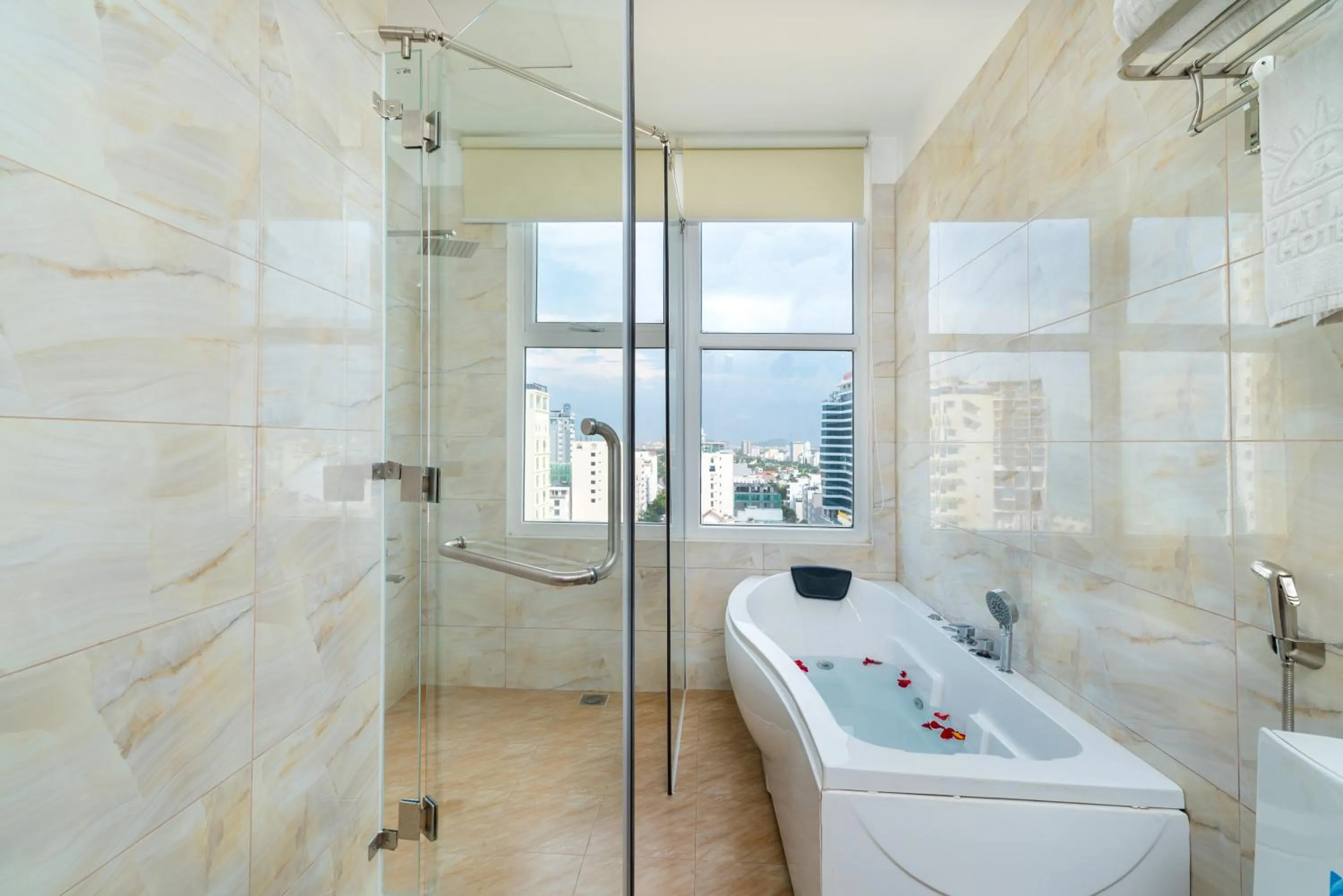 Bathroom in Nhat Minh Hotel and Apartment