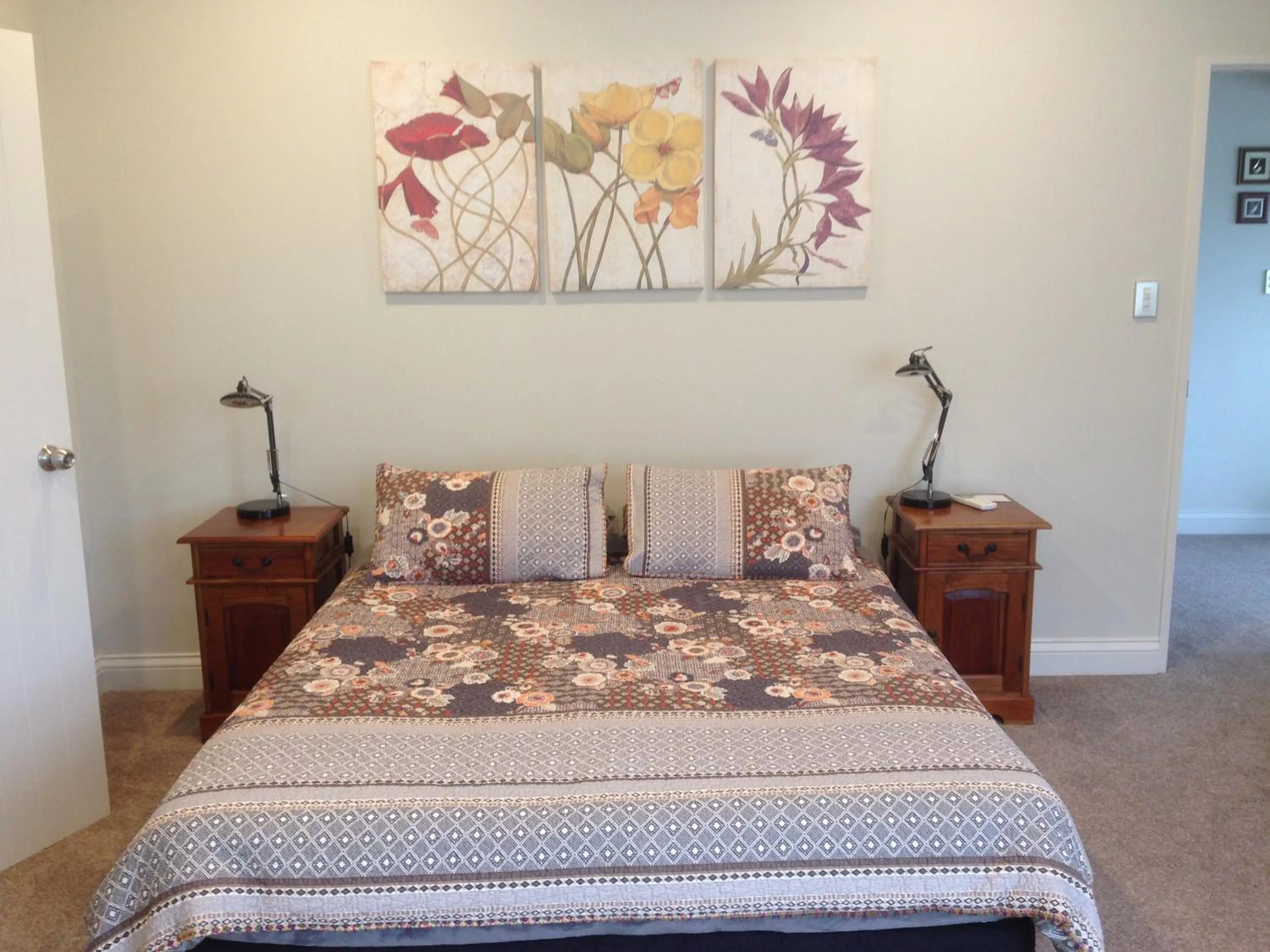 Bedroom, Bed in Cave Rock Guest House