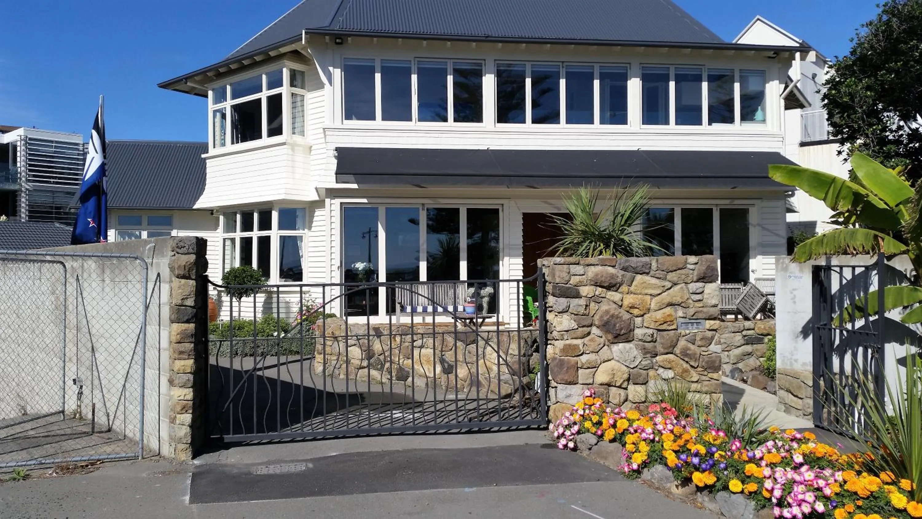 Facade/entrance in Cave Rock Guest House
