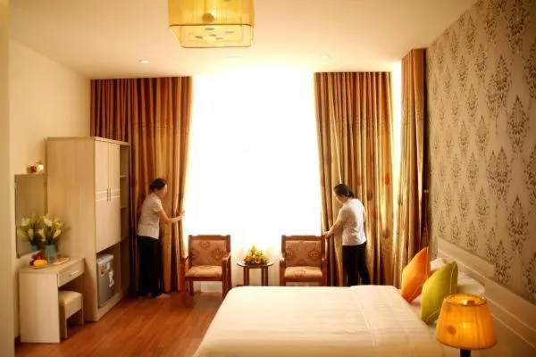 Property building, Bed in Flora Hotel Hue