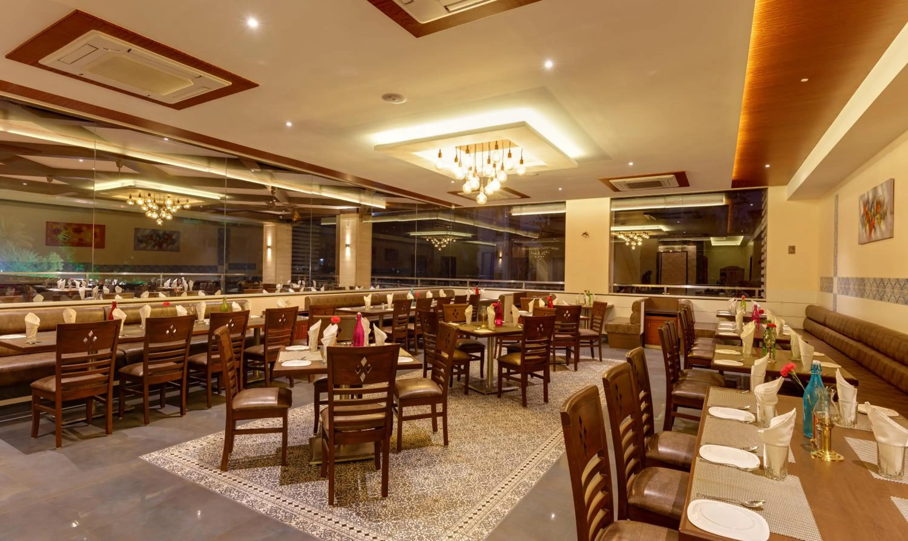 Restaurant/places to eat in Hotel Ayodhya