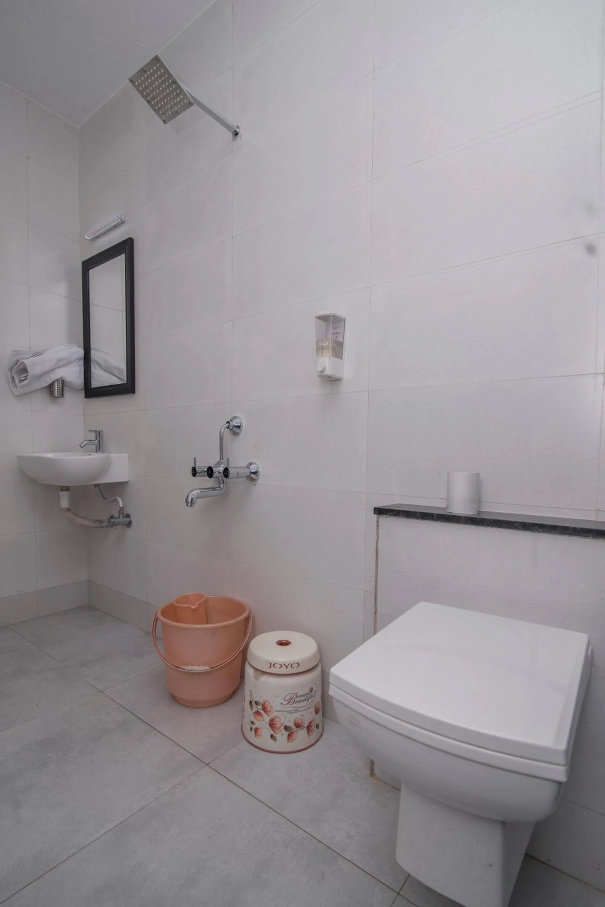 Shower in Hotel Ayodhya