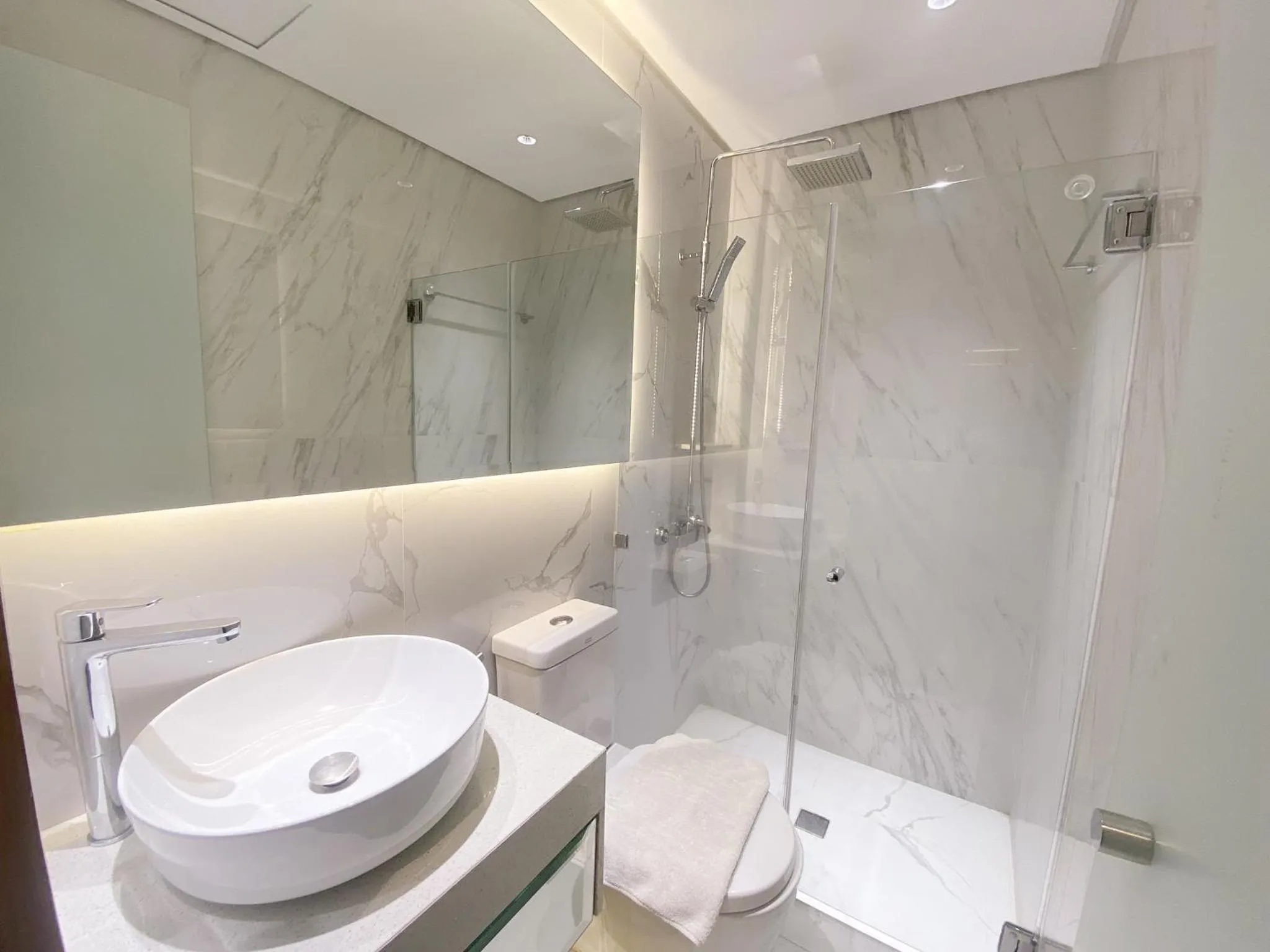 Shower in Ironwood Hotel