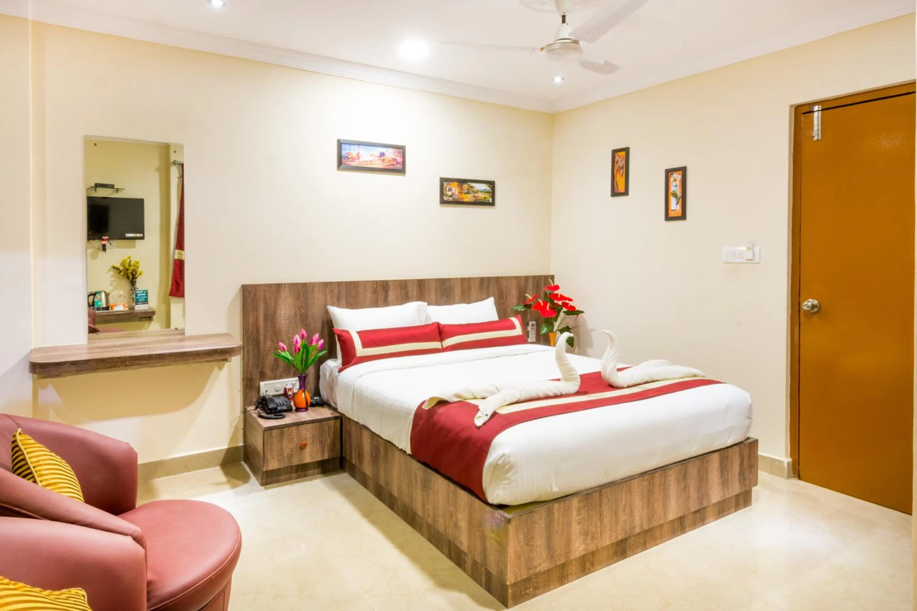 Photo of the whole room, Bed in Octave Hotel and Spa - JP Nagar