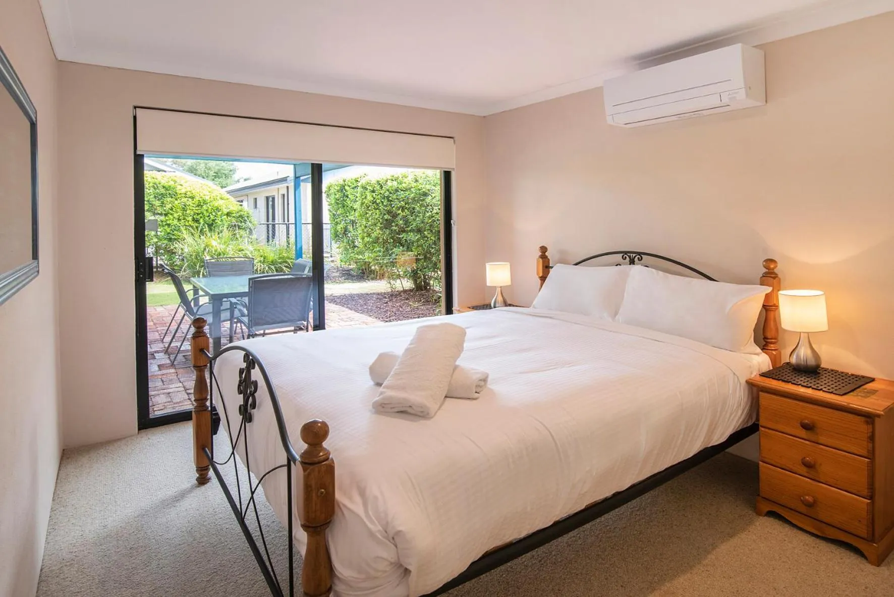 Bedroom, Bed in Dunsborough Beach Cottages