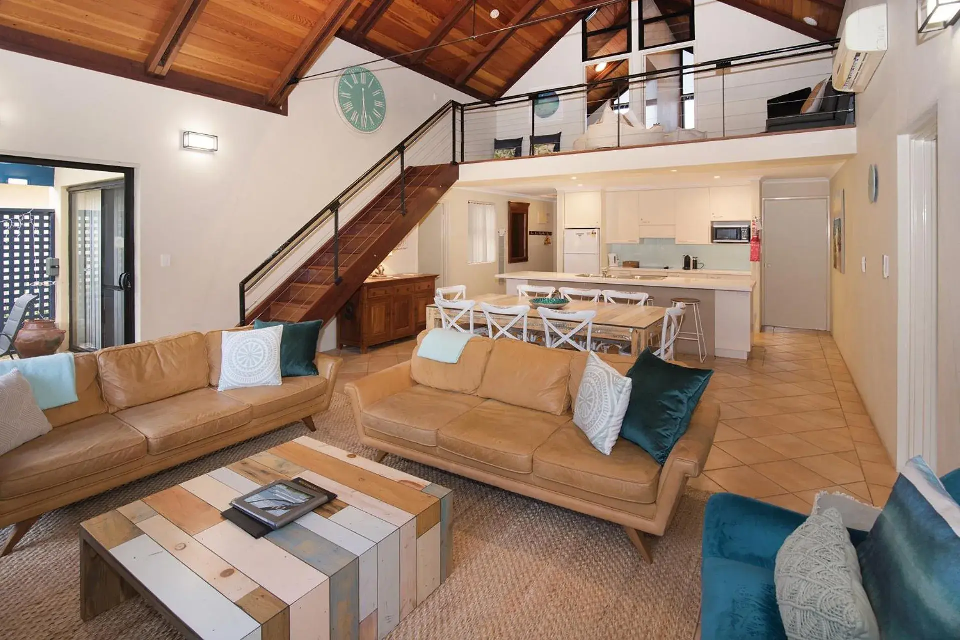 Ocean Reef - Four Bedroom Cottage in Dunsborough Beach Cottages Ocean Reef - Four Bedroom Cottage in Dunsborough Beach Cottages