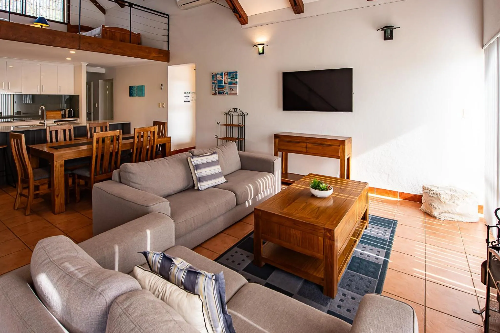 Communal lounge/ TV room in Dunsborough Beach Cottages
