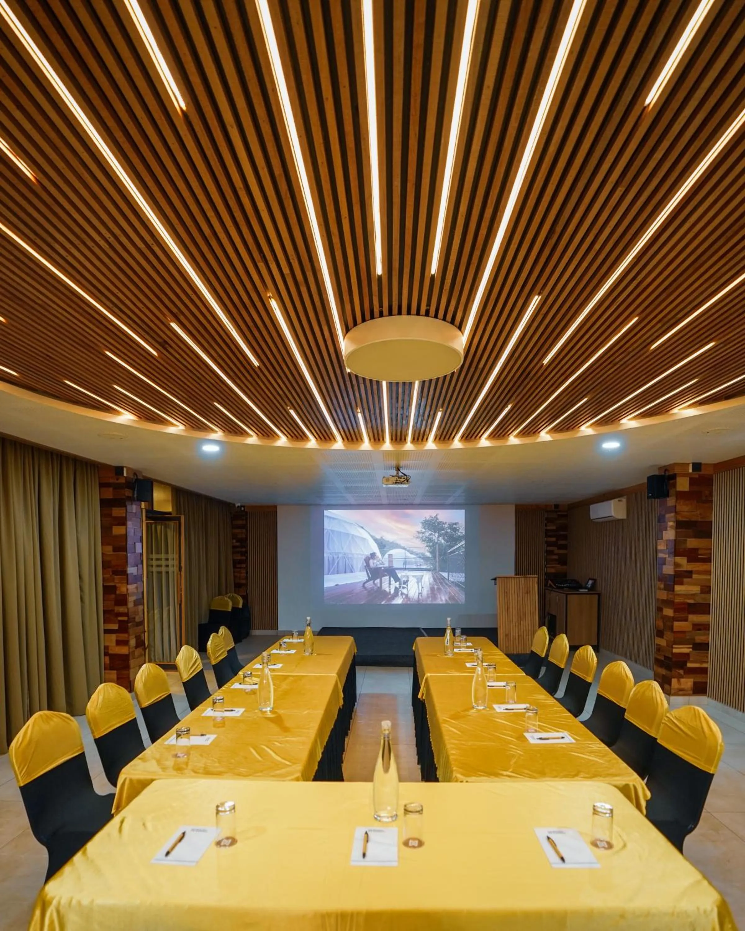 Business facilities in Mount Xanadu Resorts