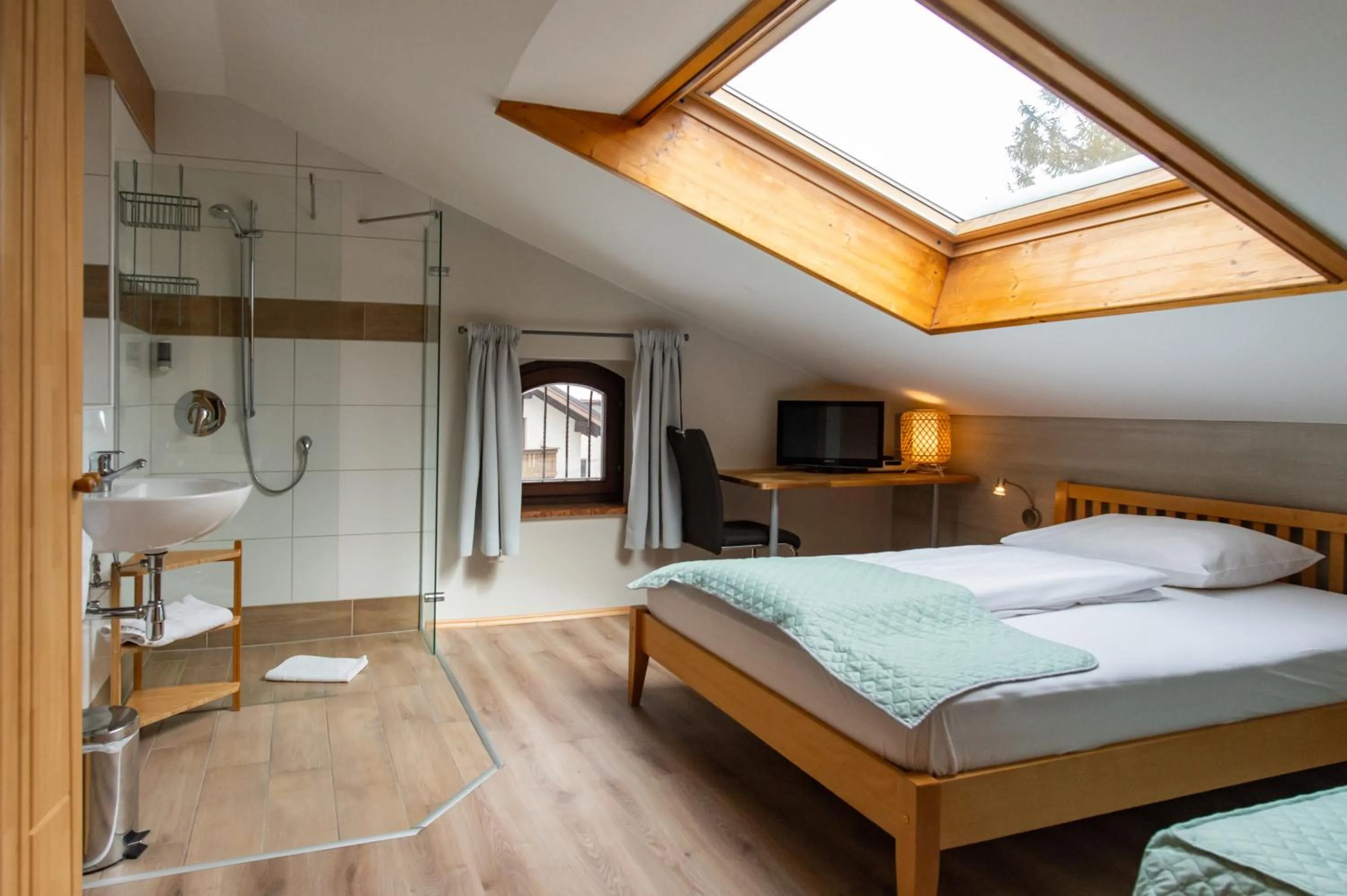 Photo of the whole room, Bed in Haus Salzburgblick (ehem. Haus Elisabeth)