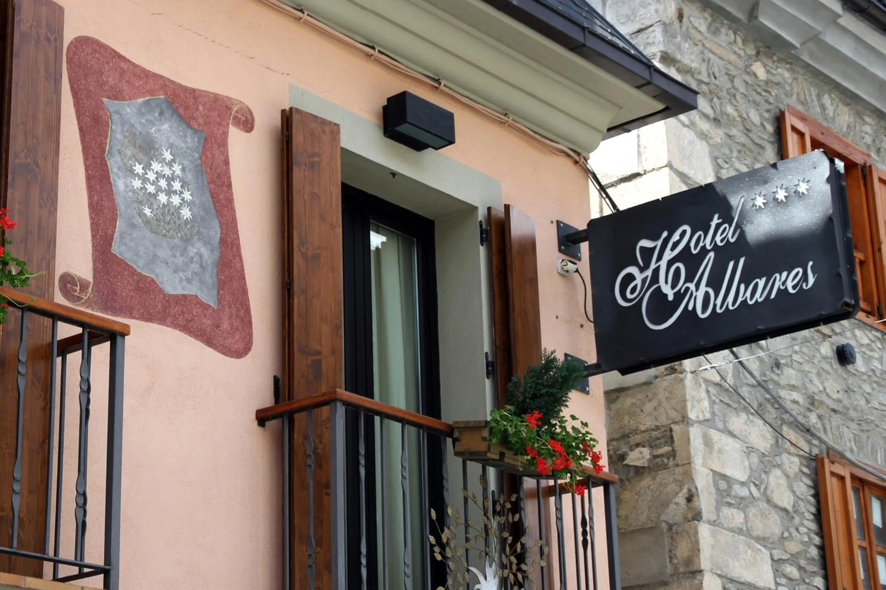 Facade/entrance in Albares