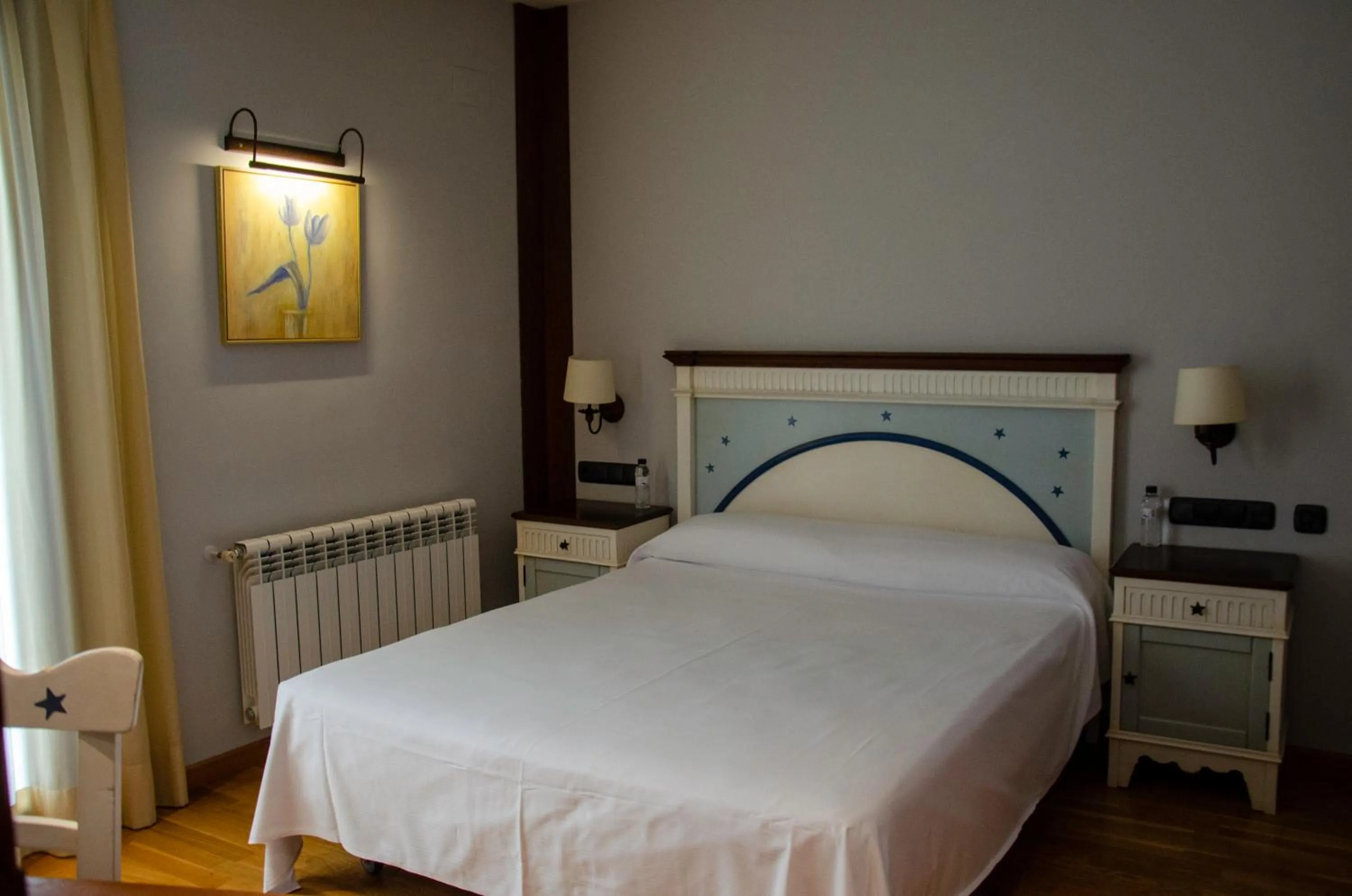 Photo of the whole room, Bed in Albares