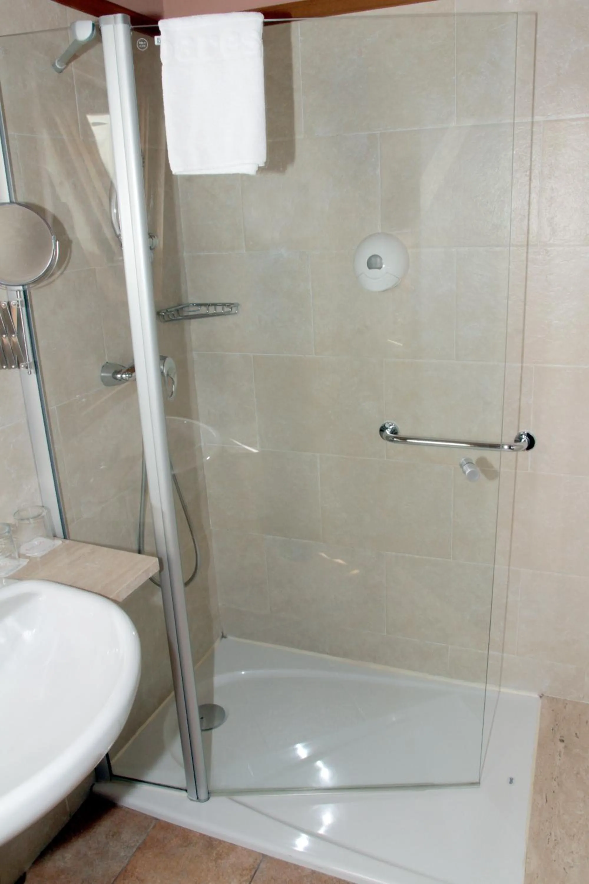 Shower in Albares