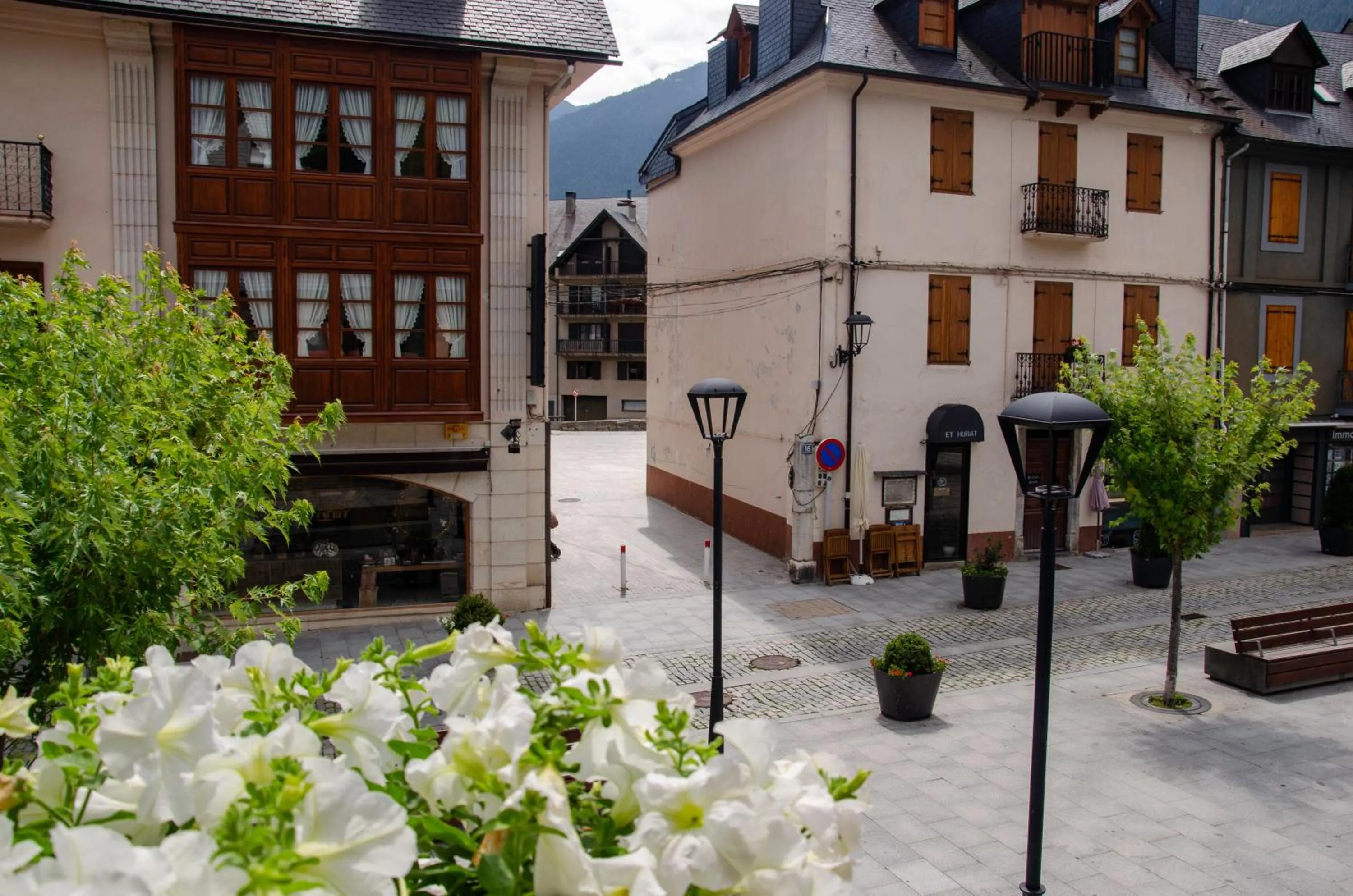 Street view in Albares