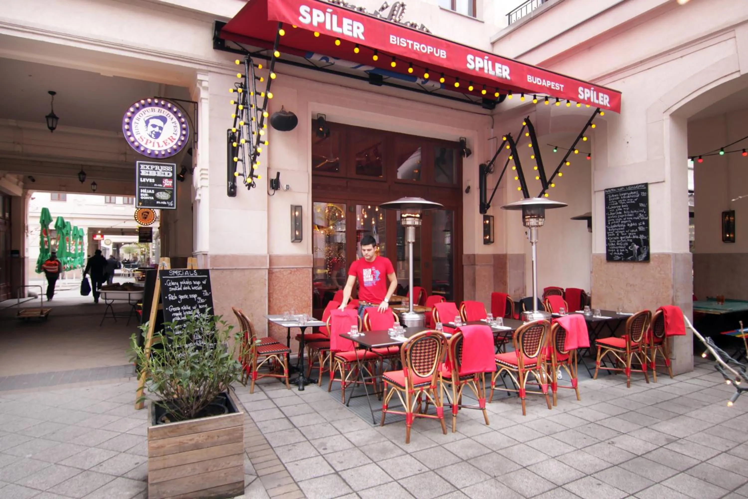 Area and facilities in Gozsdu Court Budapest