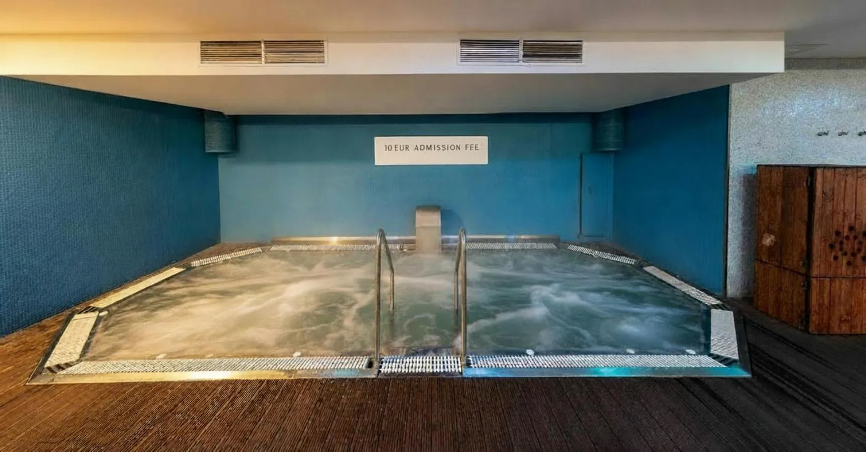 Hot Tub in Gozsdu Court Budapest