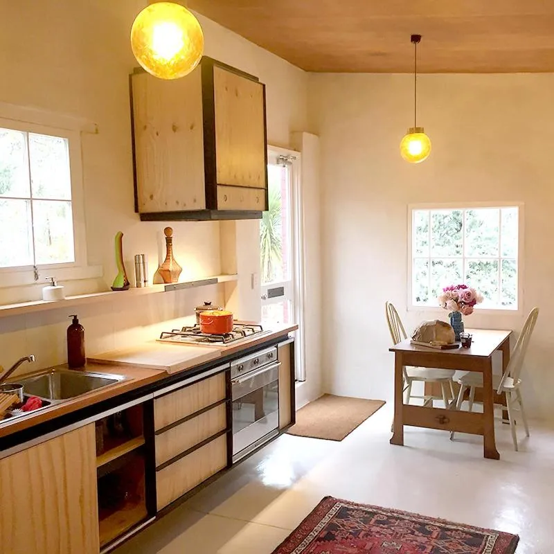 Dining area in be&be castlemaine