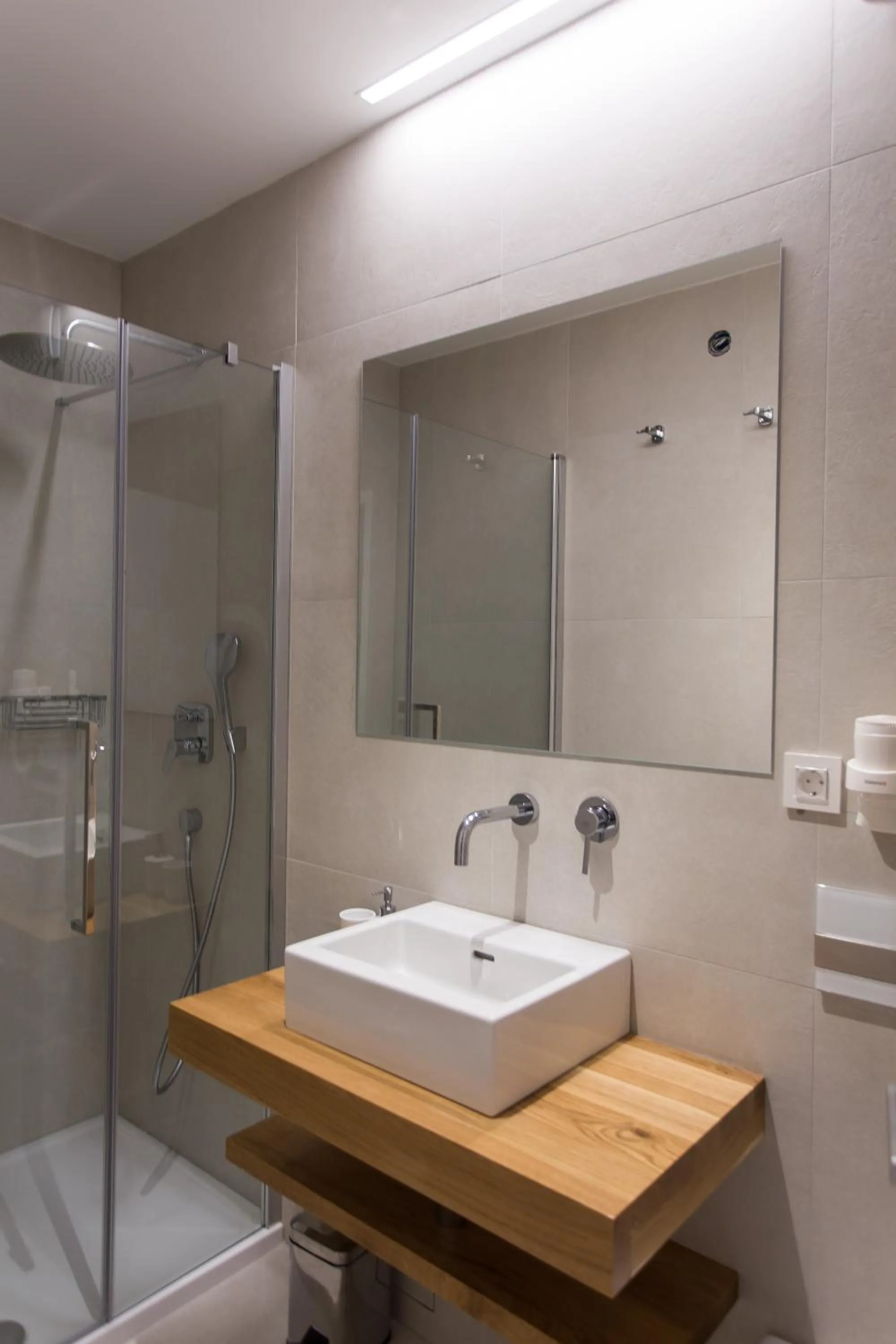 Shower in Bifora Heritage Hotel