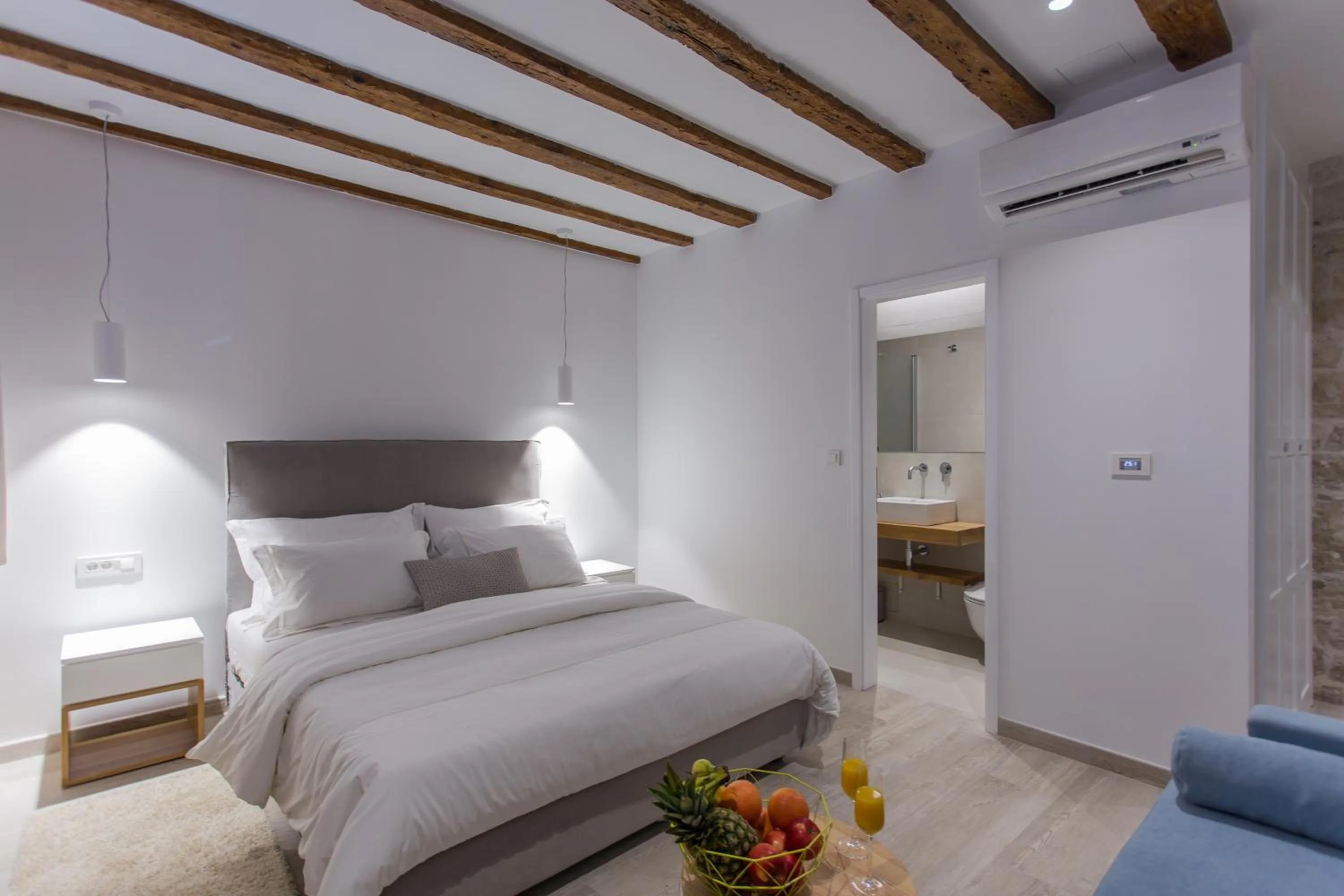 Bed in Bifora Heritage Hotel