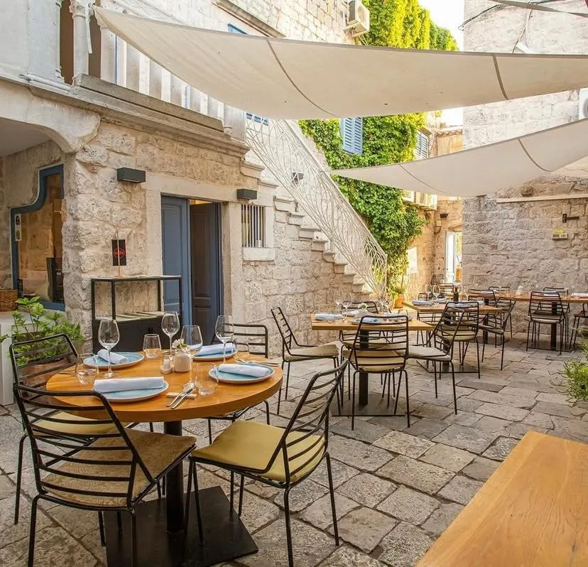 Restaurant/places to eat in Bifora Heritage Hotel