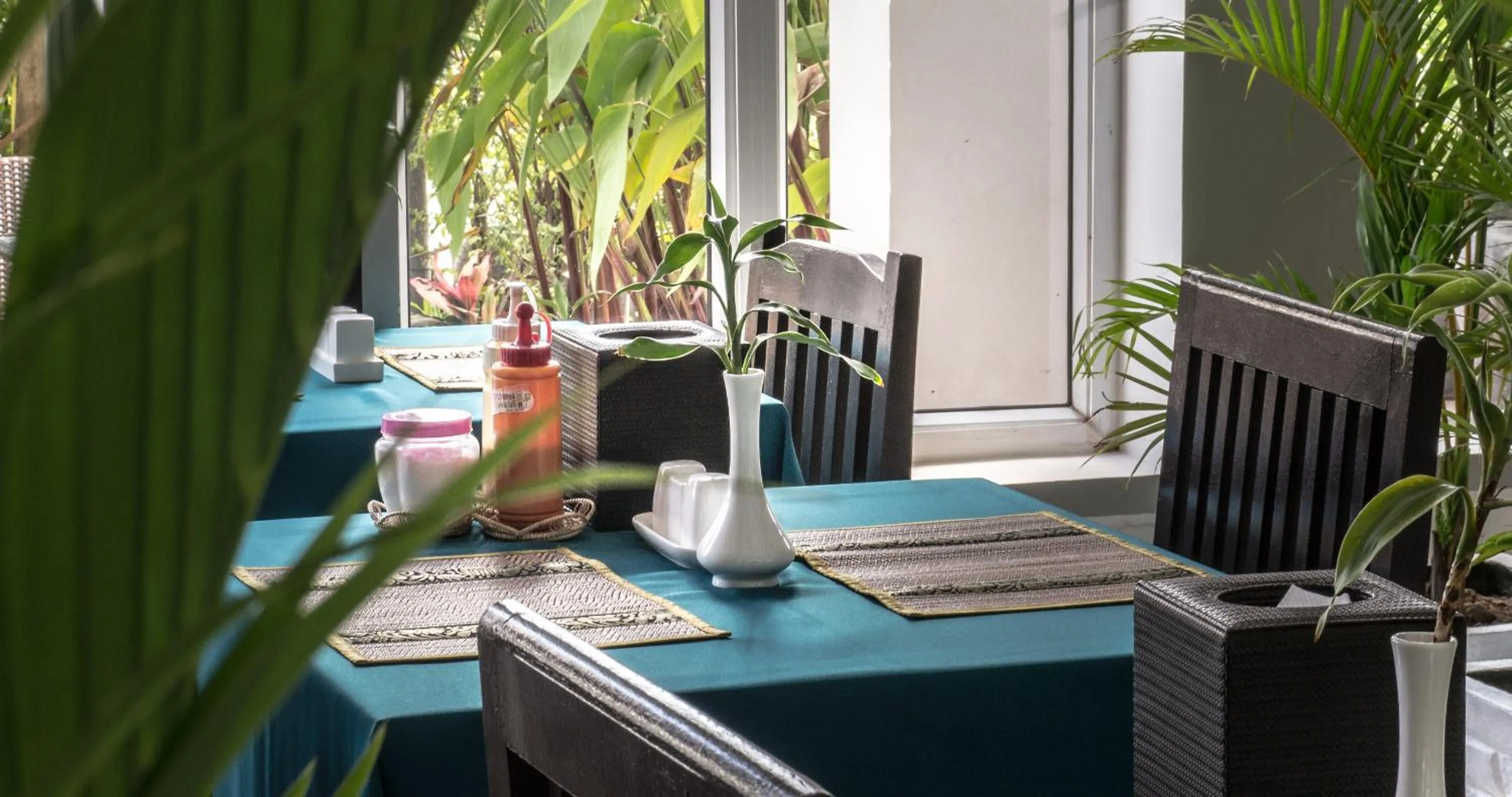 Restaurant/places to eat in Hak Boutique Hotel