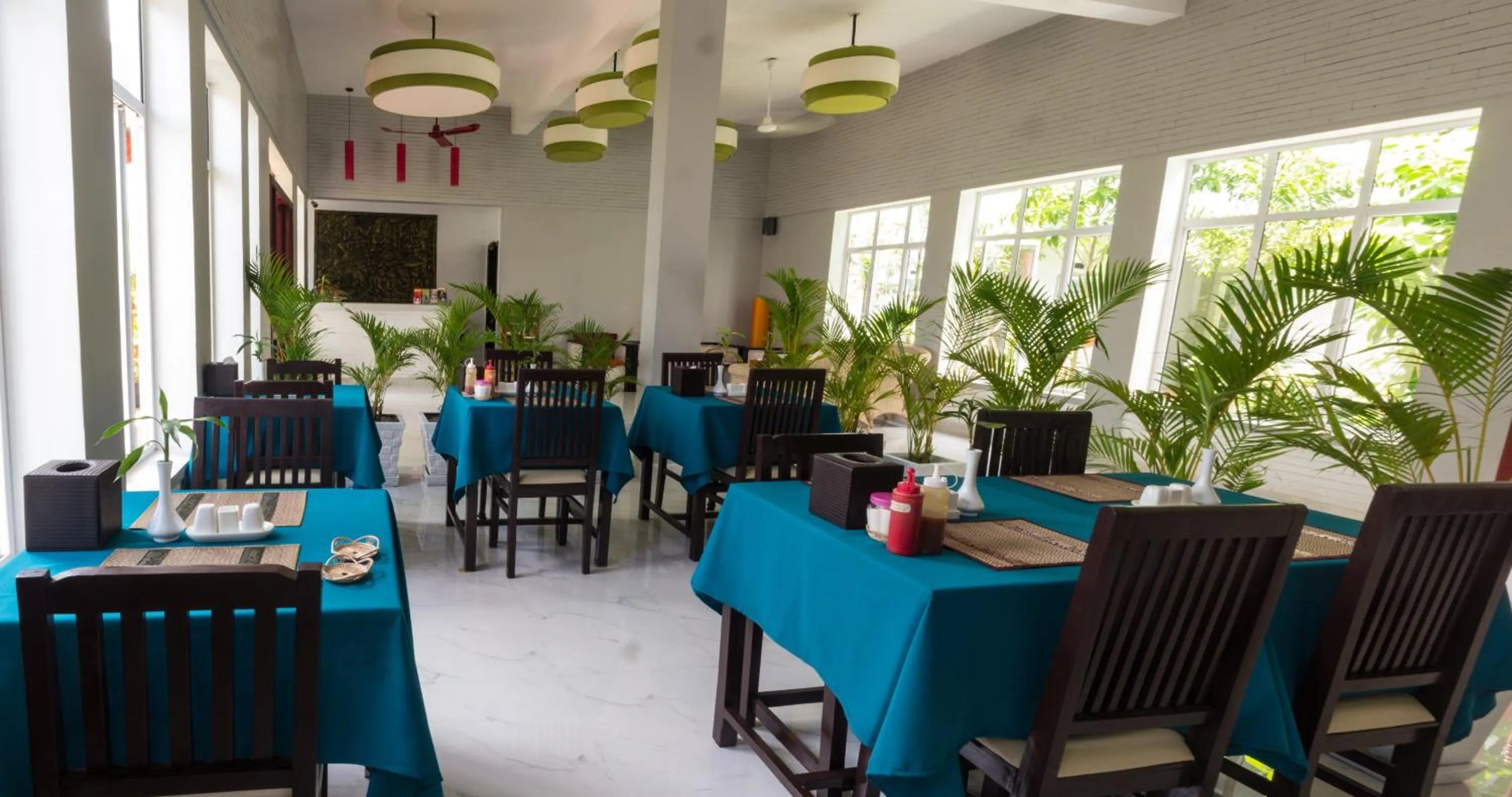 Restaurant/places to eat in Hak Boutique Hotel