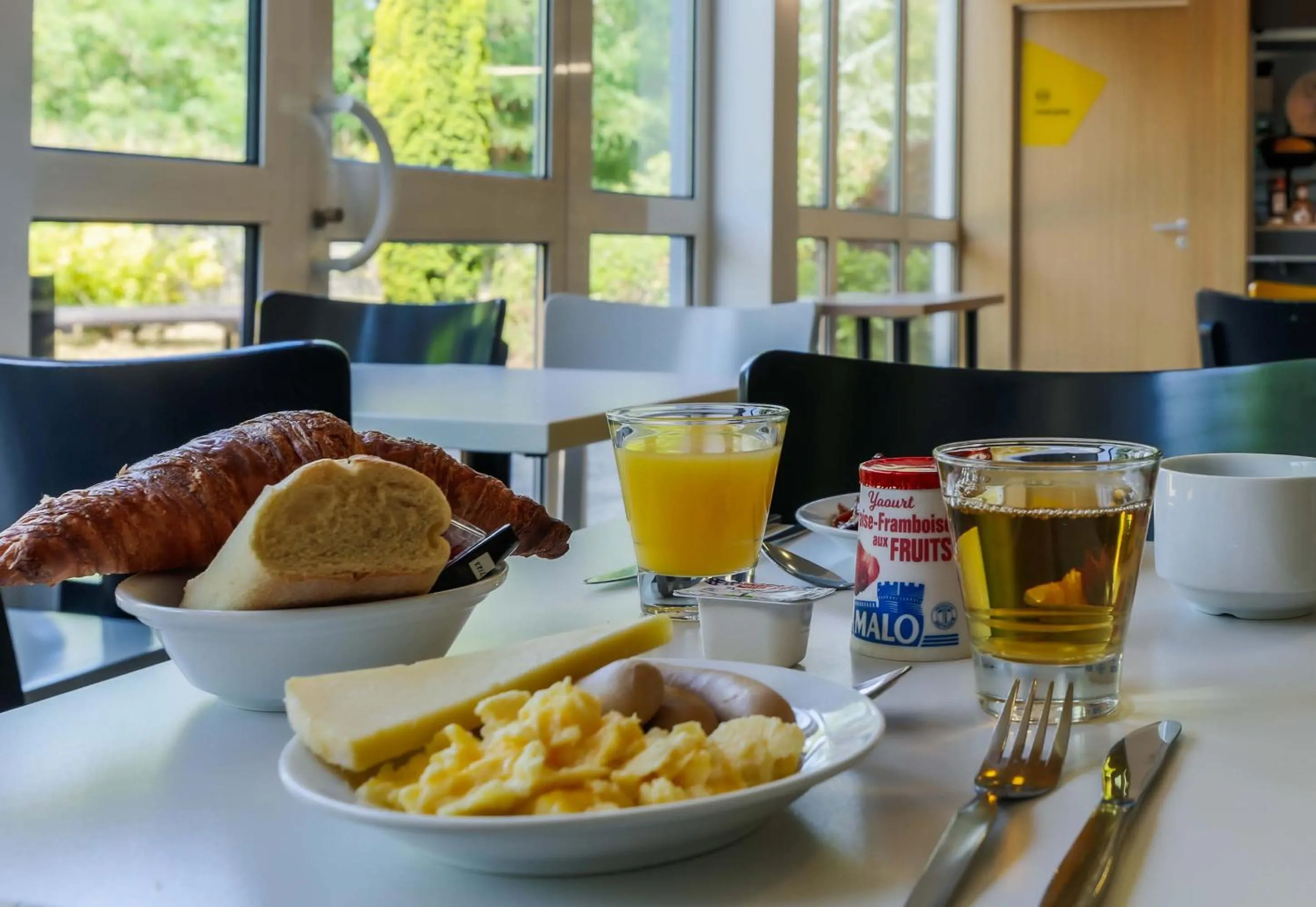 Breakfast in B&B HOTEL Freyming-Merlebach