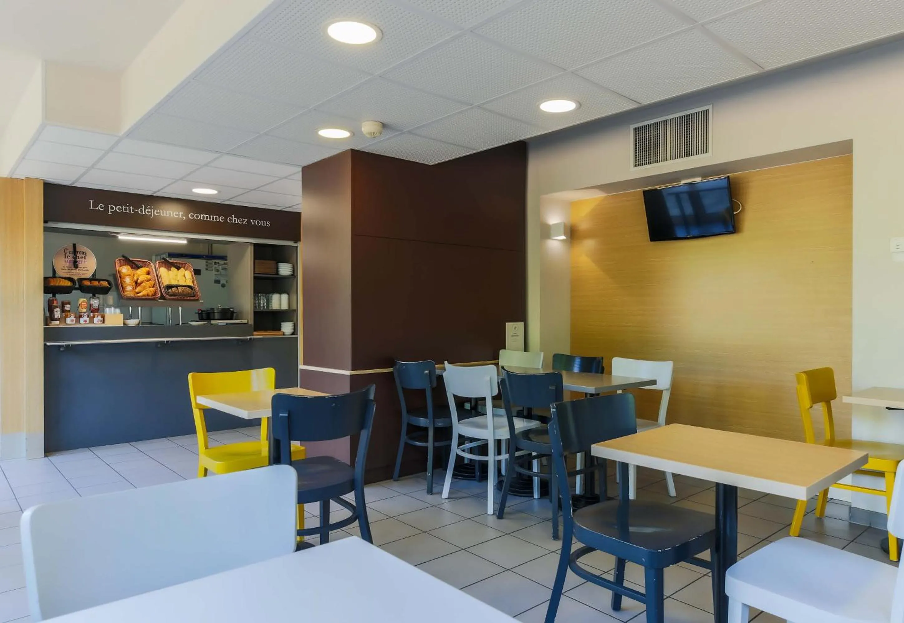 Restaurant/places to eat in B&B HOTEL Freyming-Merlebach