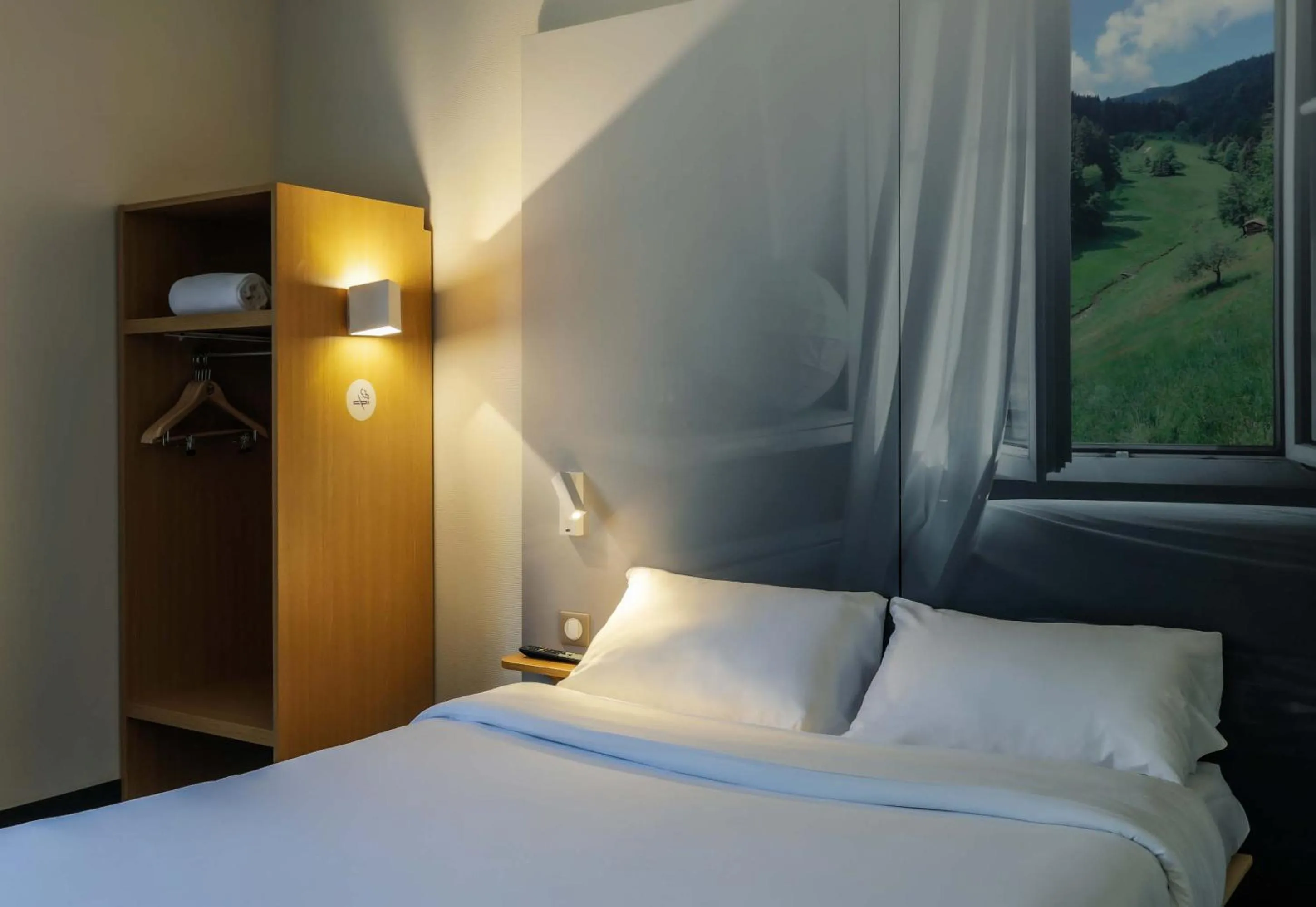 Bedroom, Bed in B&B HOTEL Freyming-Merlebach