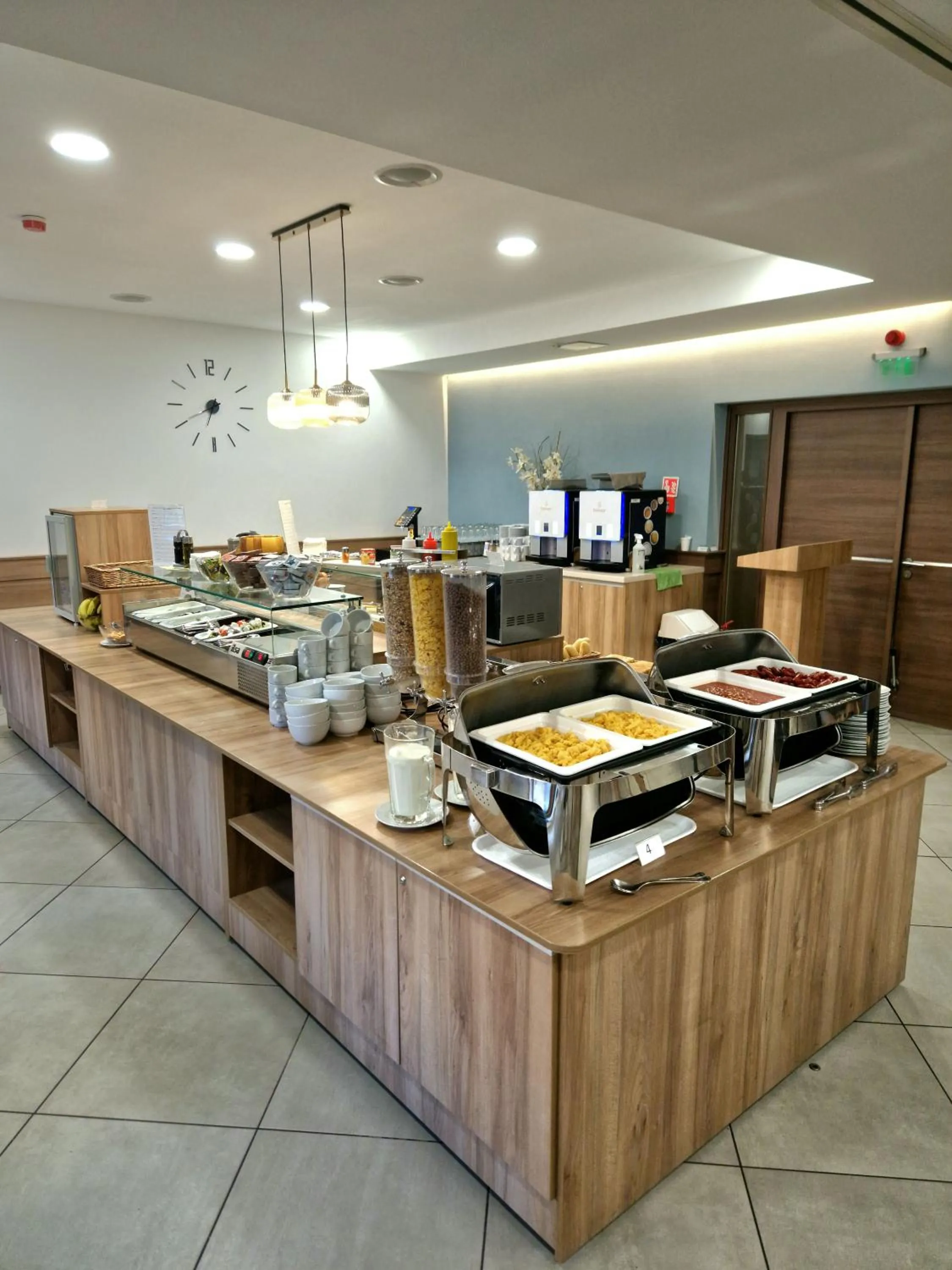 Restaurant/places to eat in Medos Hotel