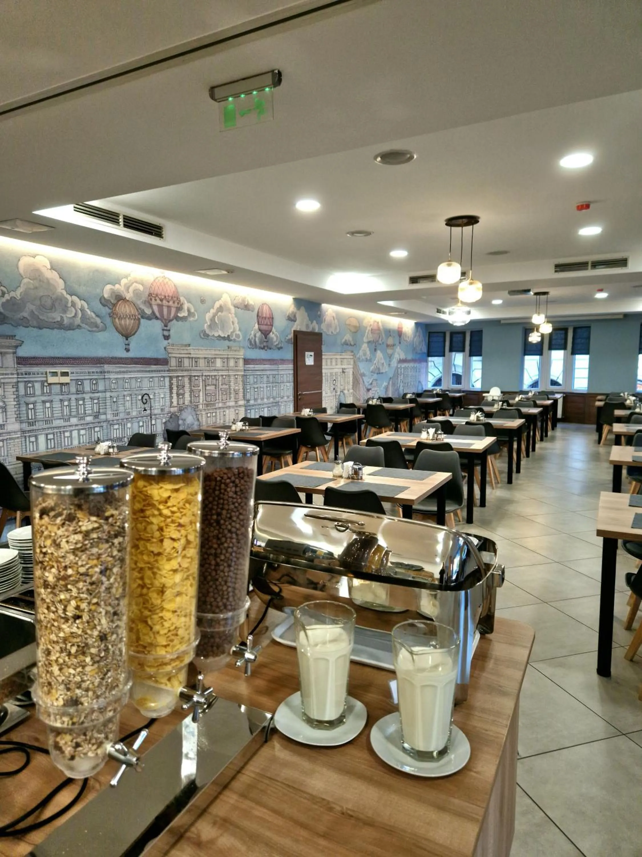 Restaurant/places to eat in Medos Hotel