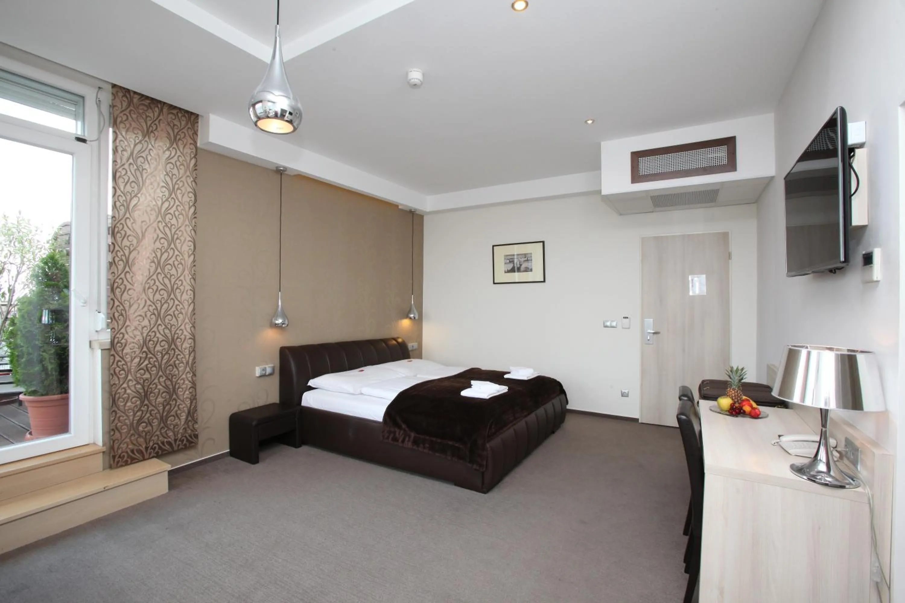 Bedroom, Bed in Medos Hotel