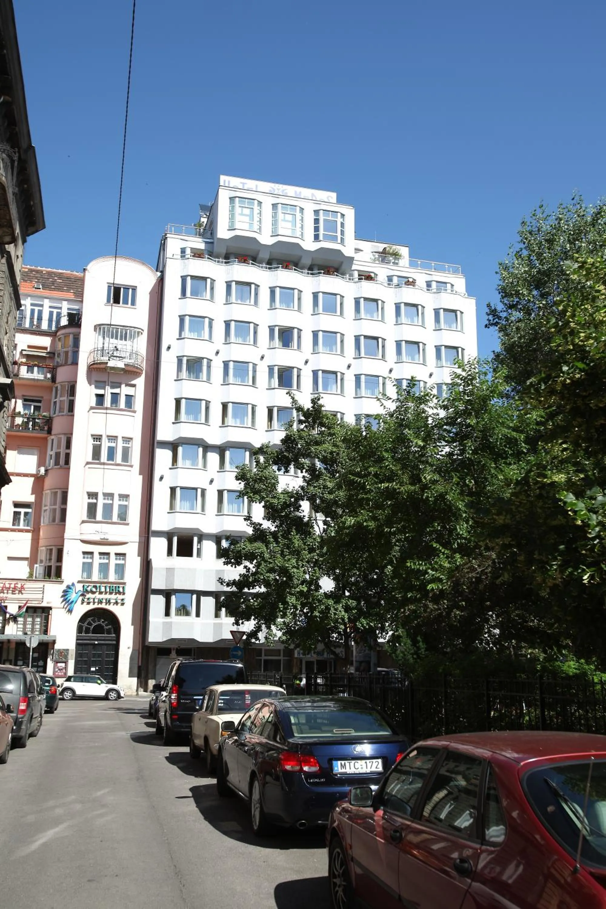 Facade/entrance in Medos Hotel