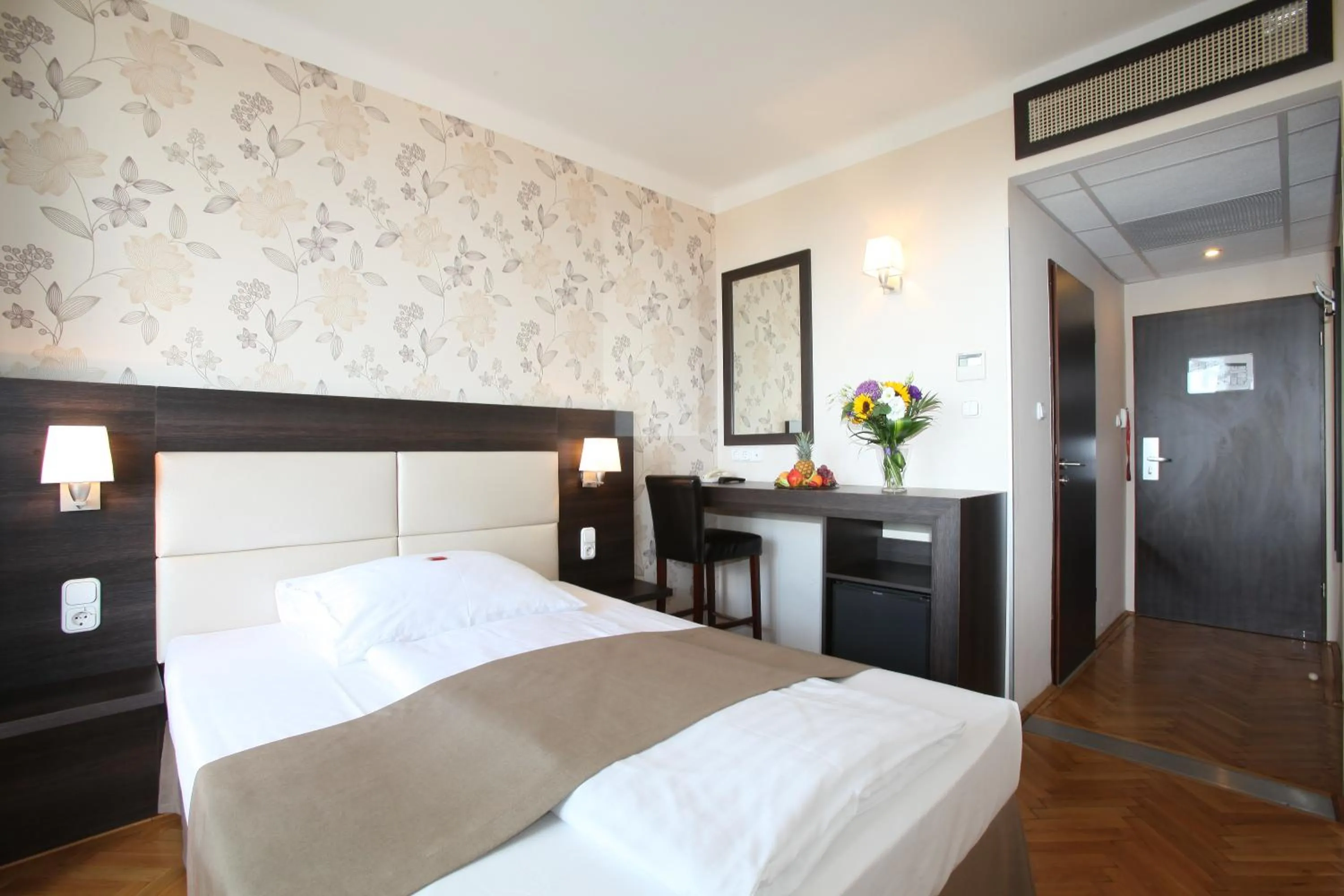 Bedroom, Bed in Medos Hotel